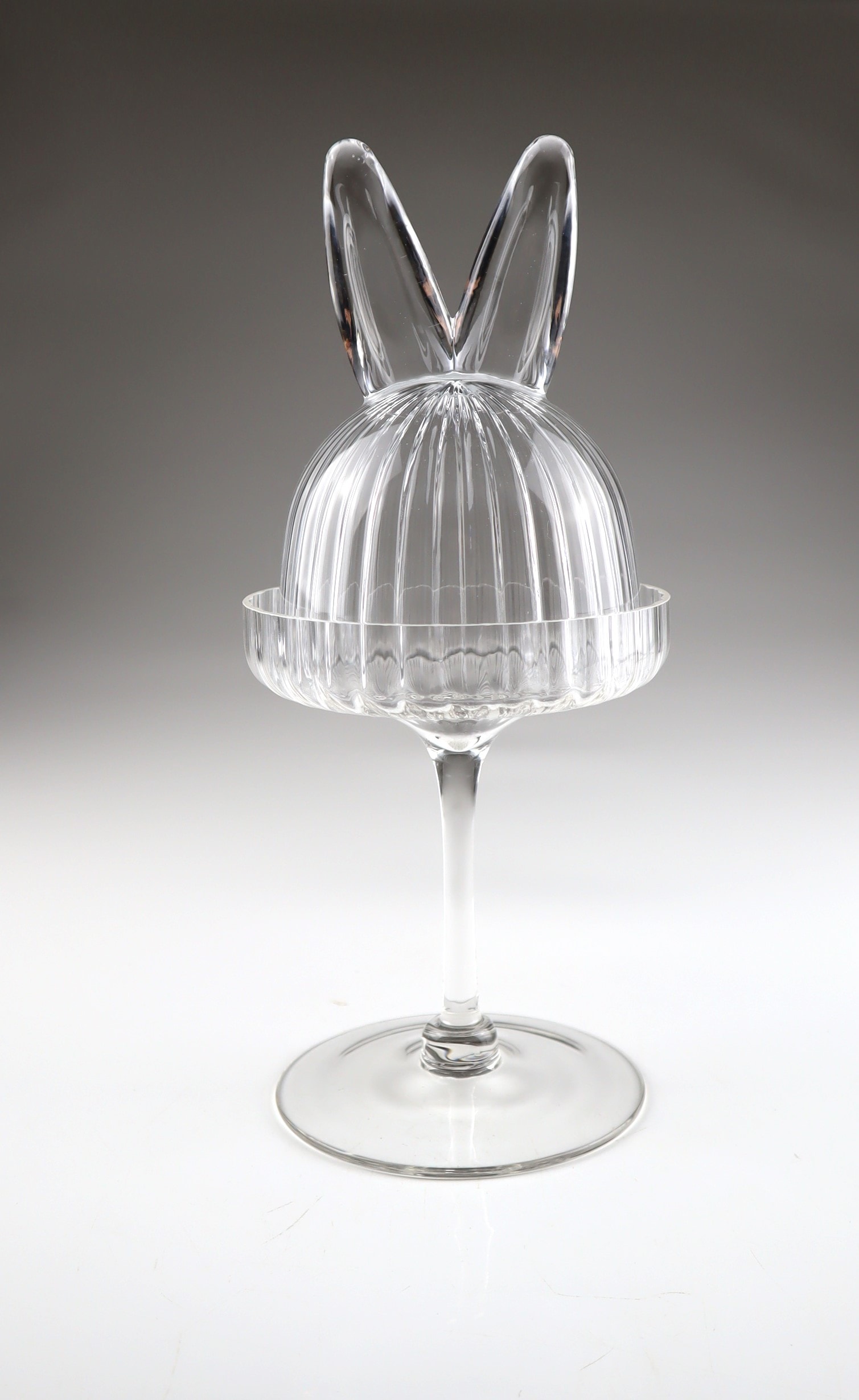 AM Design Dekofigur "Glas Etagere mit Hasenmotiv" mit Glashaube auf Fuß, bestehend aus 2 Teilen