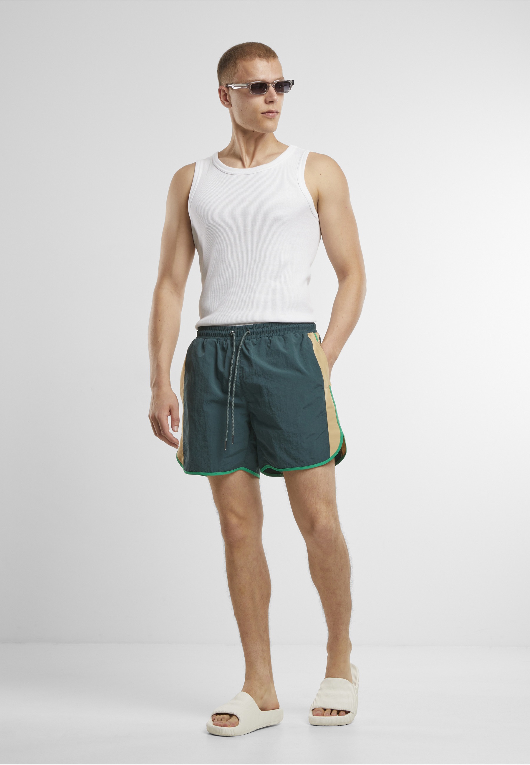 URBAN CLASSICS Badeshorts »Urban Classics Retro Look Swim Shorts«