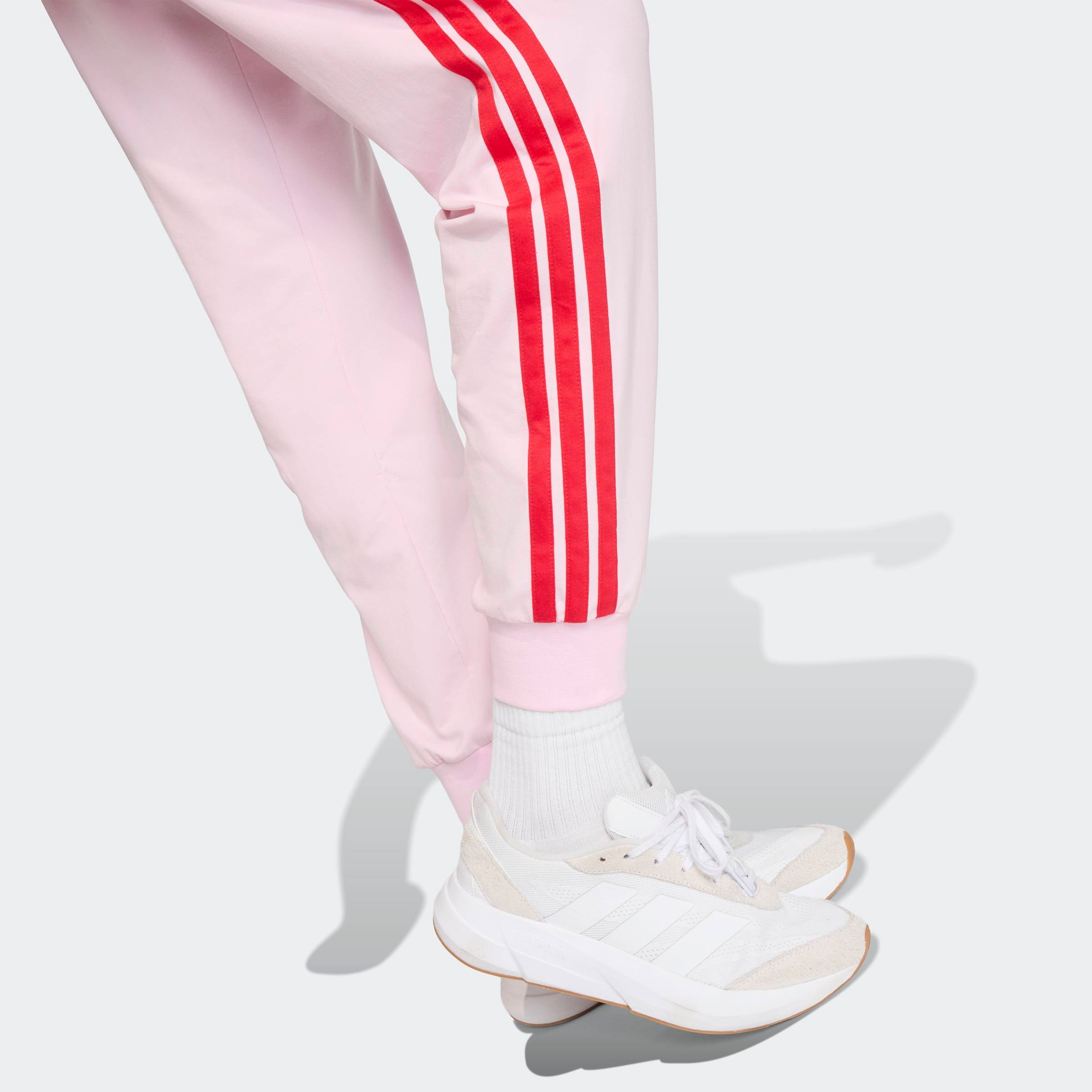adidas Sportswear Sporthose »W 3S SJ JOGGER«  Lässig geschnitten, hoher Bund, schmal zulaufende Beinform