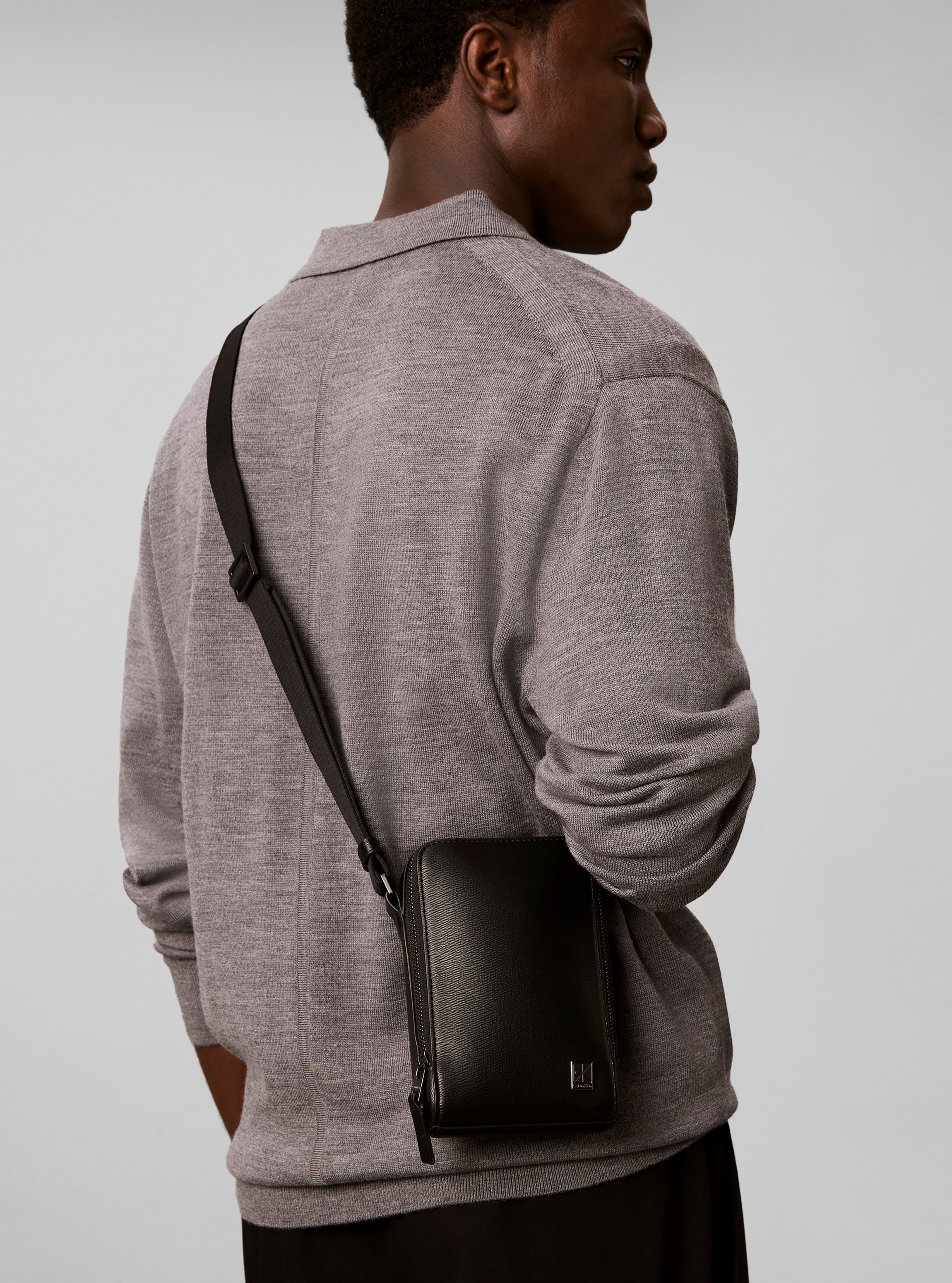 Calvin Klein Umhängetasche »EMBLEM HW PHONE CROSSBODY« Minibag, kleine Umhängetasche, Crossbody Bag mit Reißverschluss