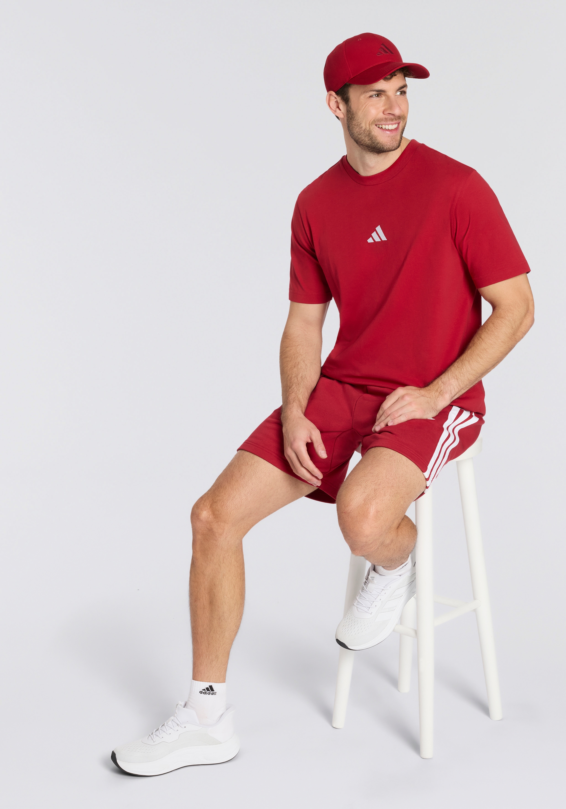 adidas Sportswear T-Shirt »M SL SJ T« sportliches Kurzarmshirt, mit Rundhalsausschnitt