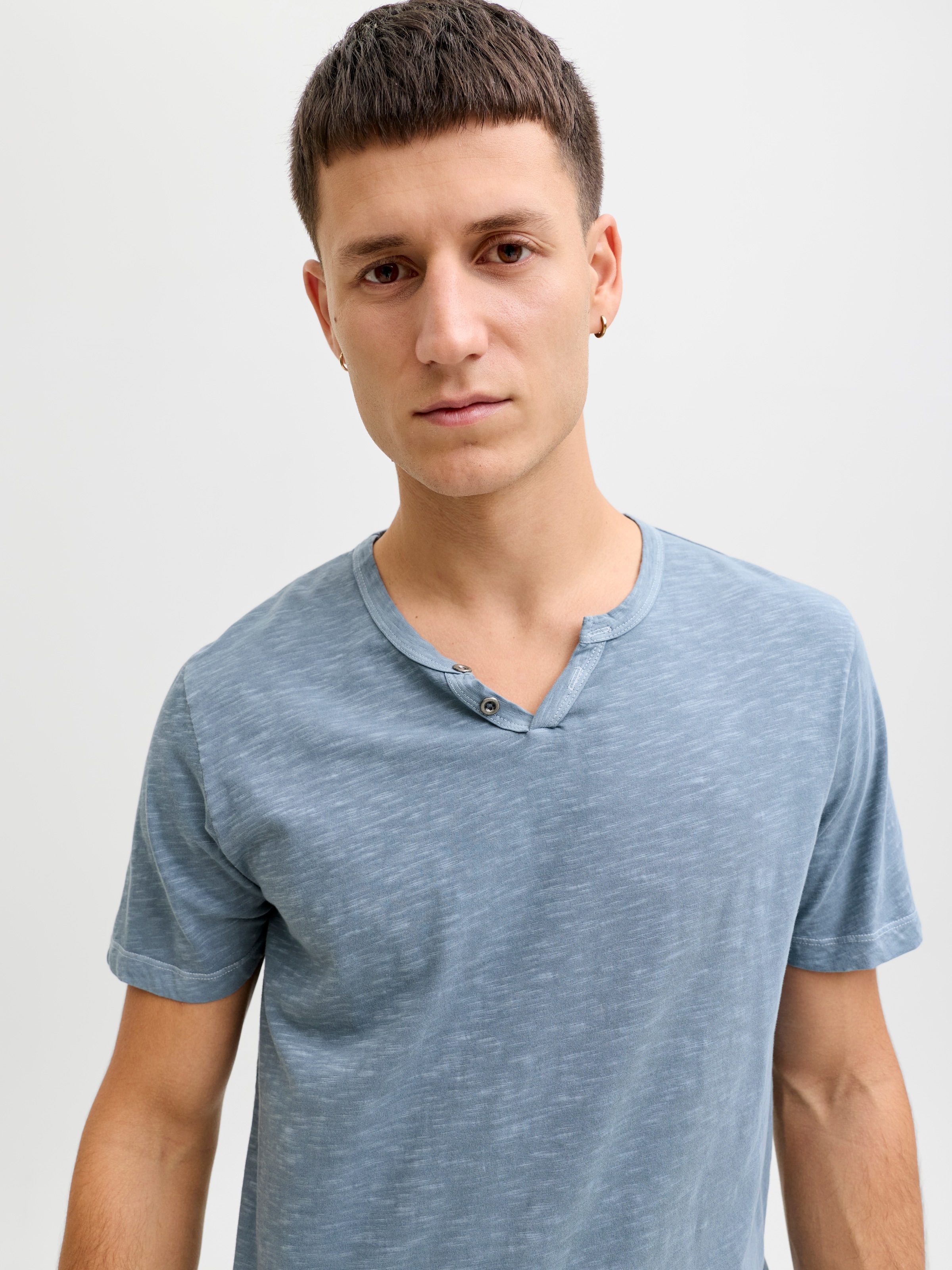 Jack & Jones T-Shirt "JJESPLIT NECK TEE SS NOOS" mit V-Ausschnitt günstig online kaufen