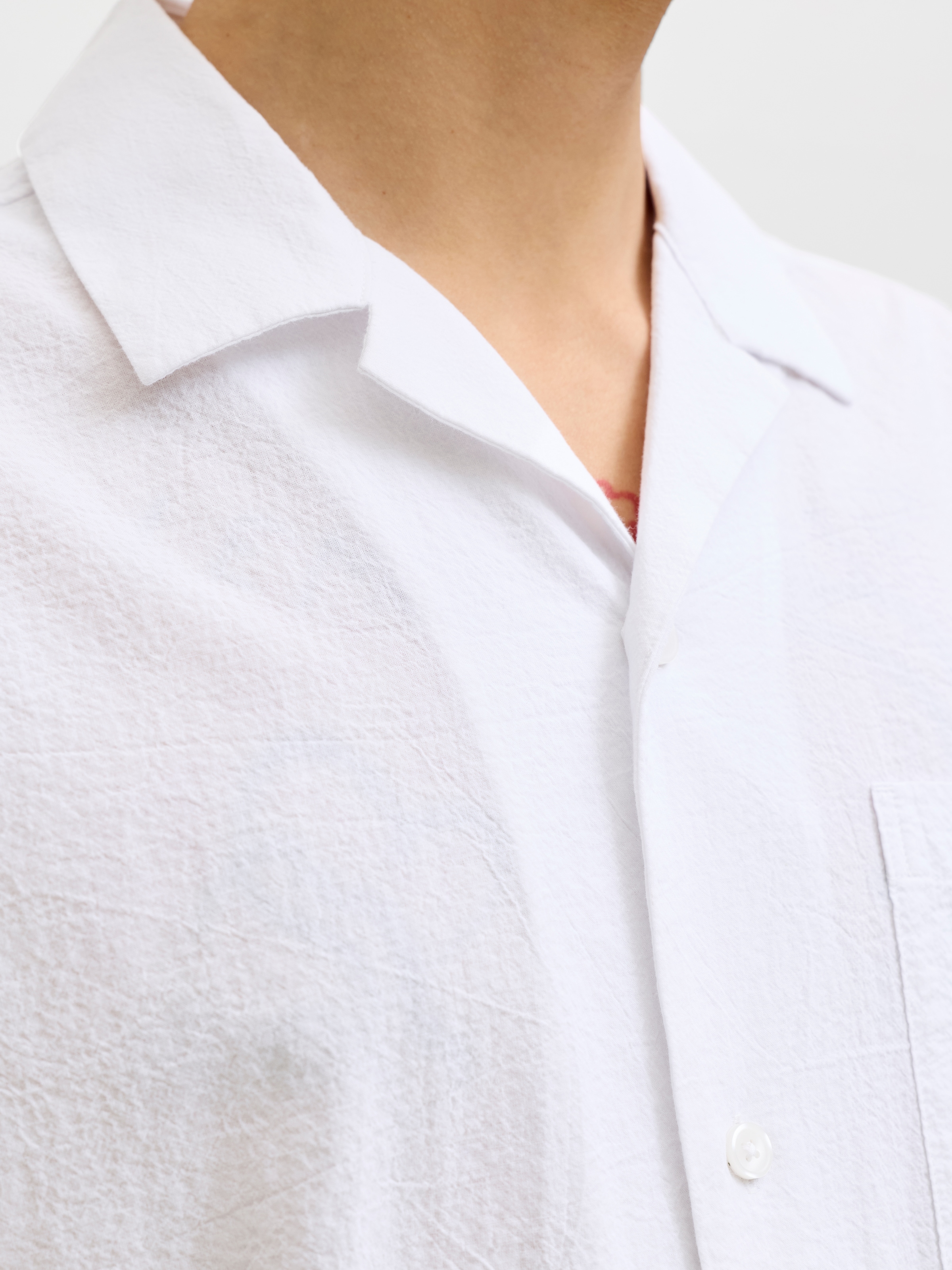 Jack & Jones Kurzarmhemd »JPRBLASHAWN SEERSUCKER S/S SHIRT SN« mit Brust Tasche