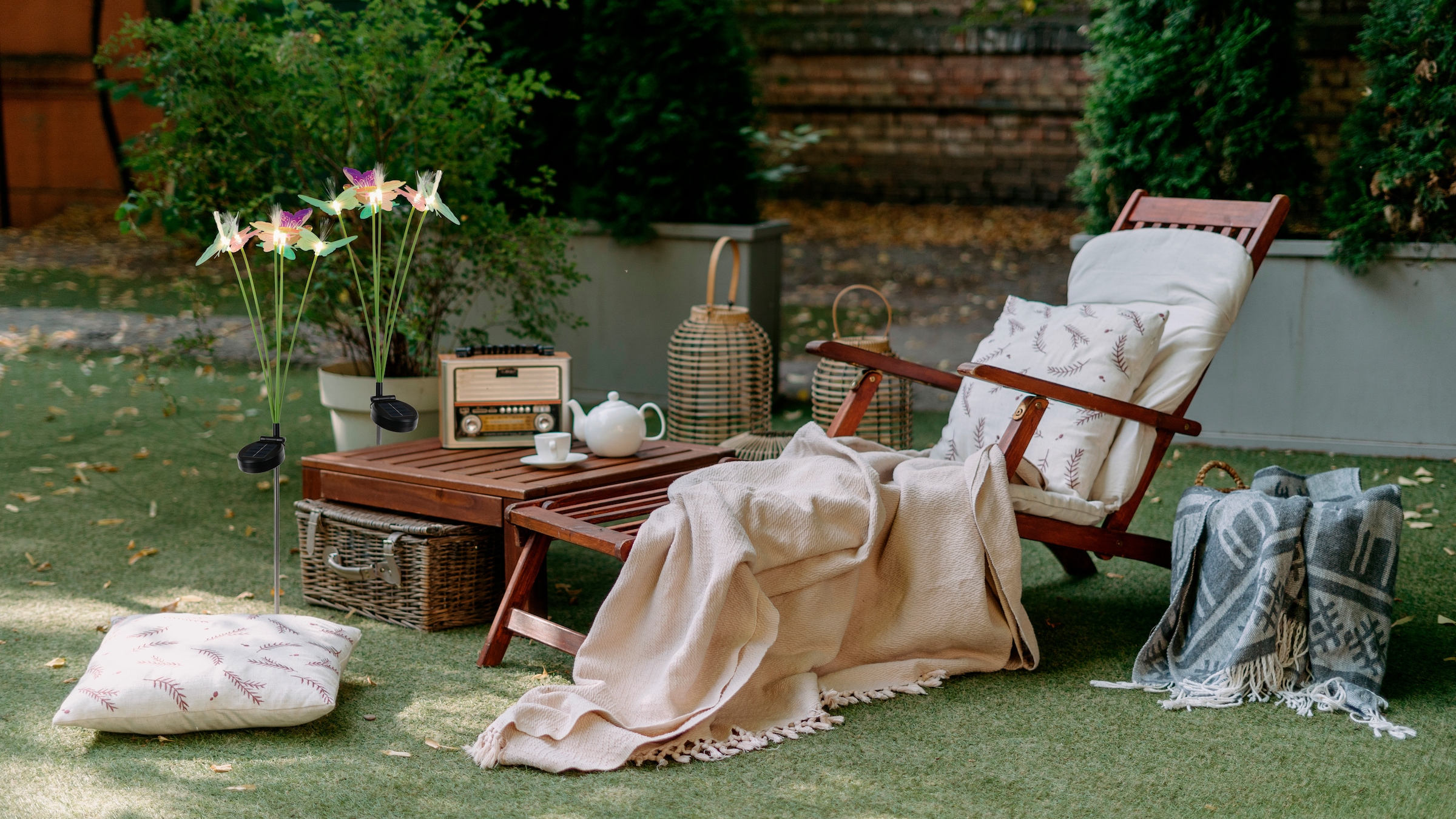 näve LED Solarleuchte »Mariposa« LED-Modul 1 Stk. Warmweiß 2er-Set Dekoerdspieß, je 6 Schmetterlinge, je 6 LED, H: 70cm, bunt