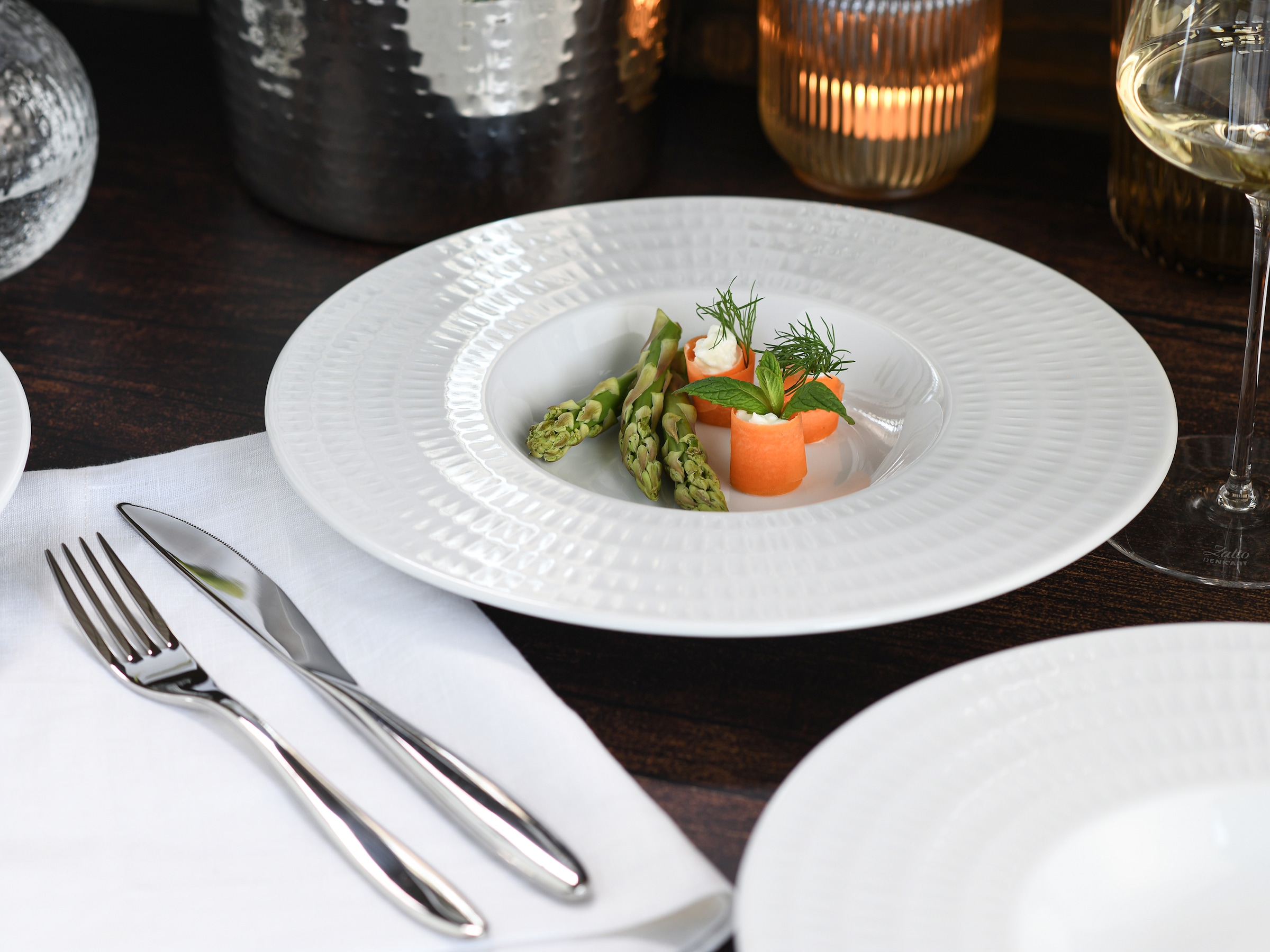 CreaTable Teller »Show Time Stripes weiß, Gourmetteller, 4-tlg.« Moderne Formgebung, Fine Dining-Charakter, Relief Oberfläche