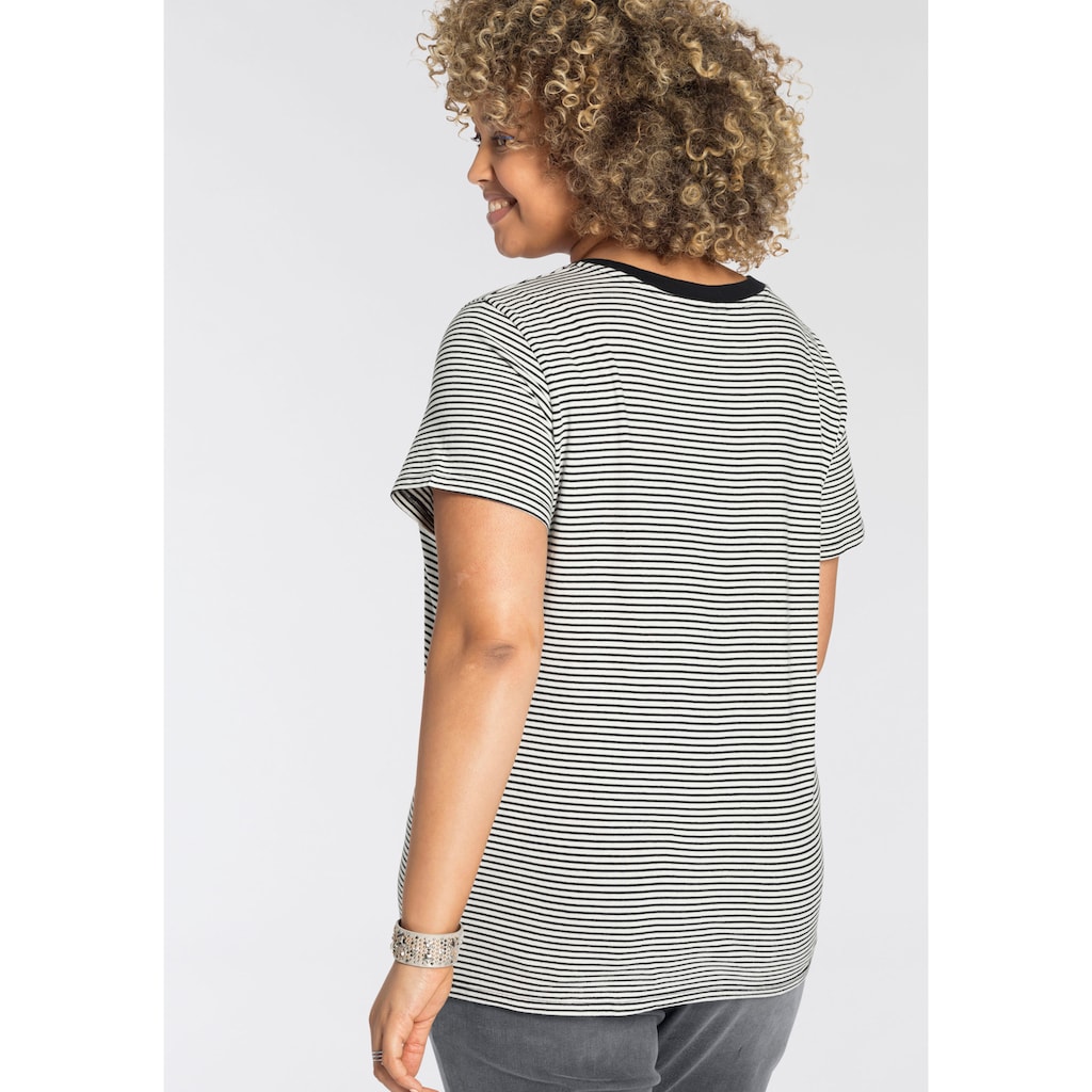 Levi's® Plus Kurzarmshirt »V NECK TEE«