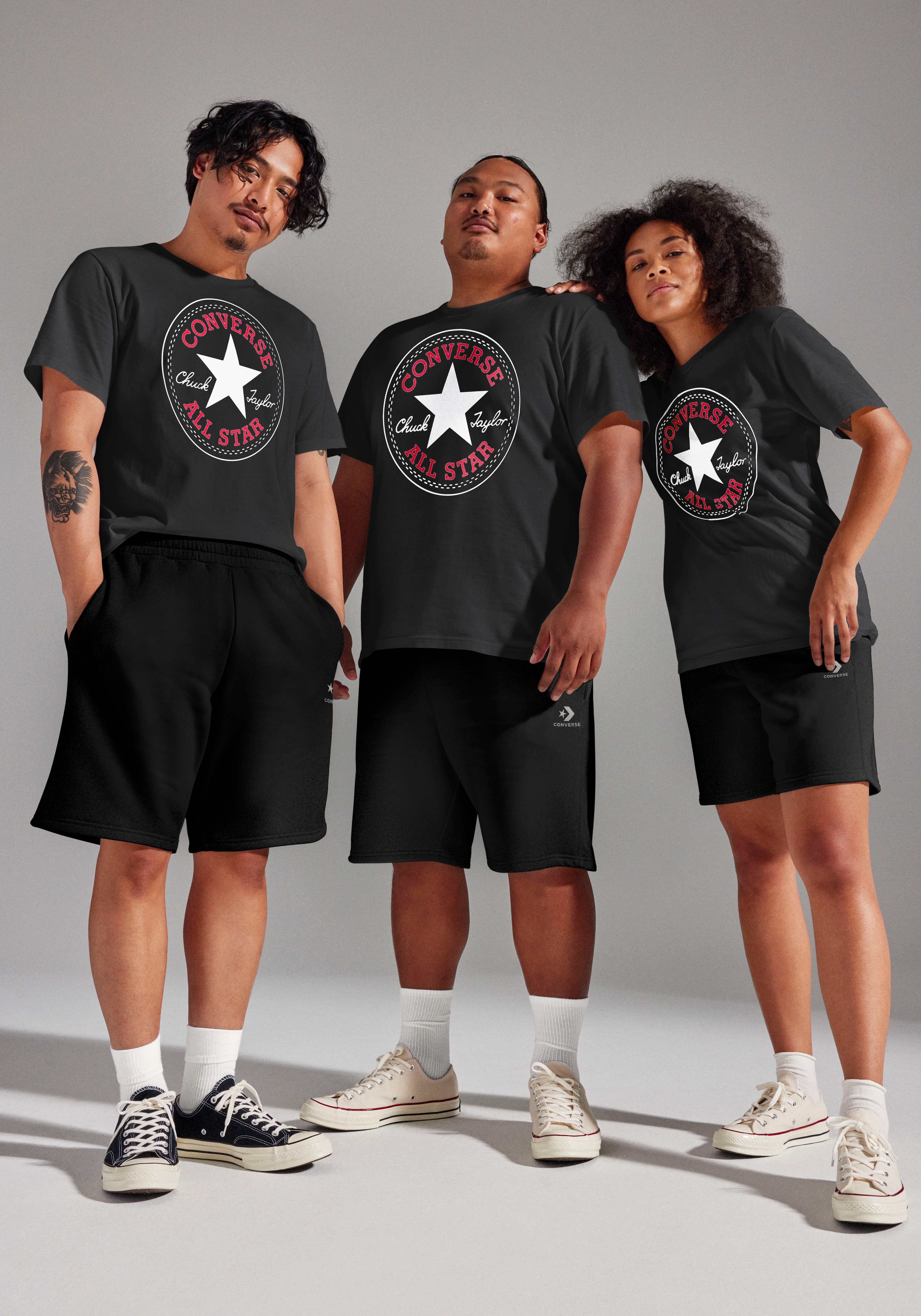 Converse T-Shirt "CONVERSE GO-TO ALL STAR PATCH STANDARD-FIT T-SHIRT" mit Rundhalsausschnitt, Kurzarm-Design, aus Baumwolle