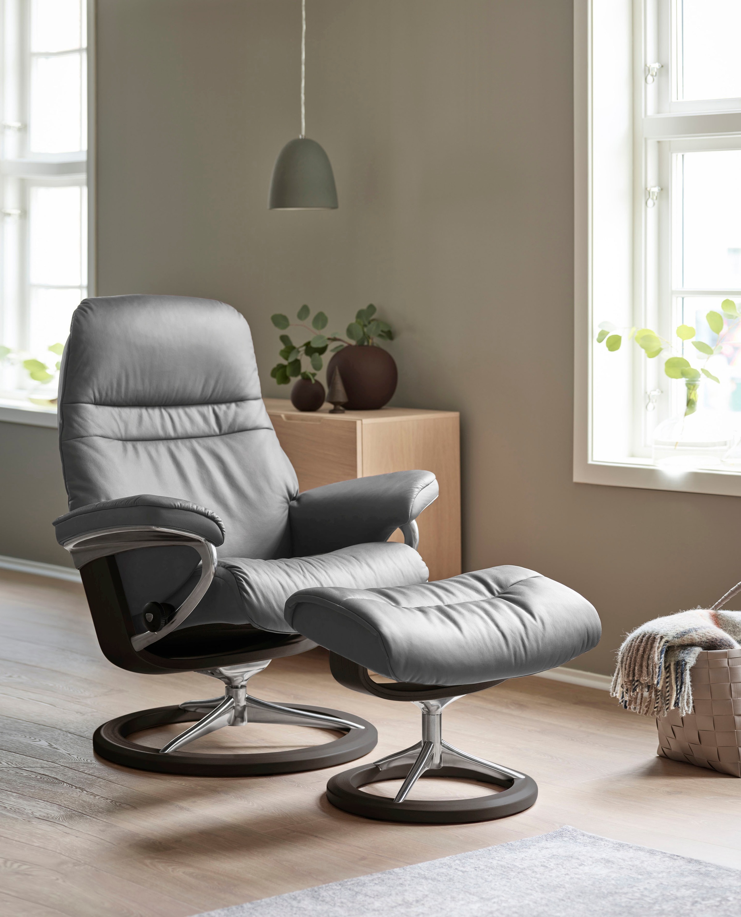 Thumbnail - Stressless Relaxsessel "Sunrise" Relaxsessel mit Hocker, mit Signature Base, Größe S, Gestell Wenge, in 2 Lederqualitäte...