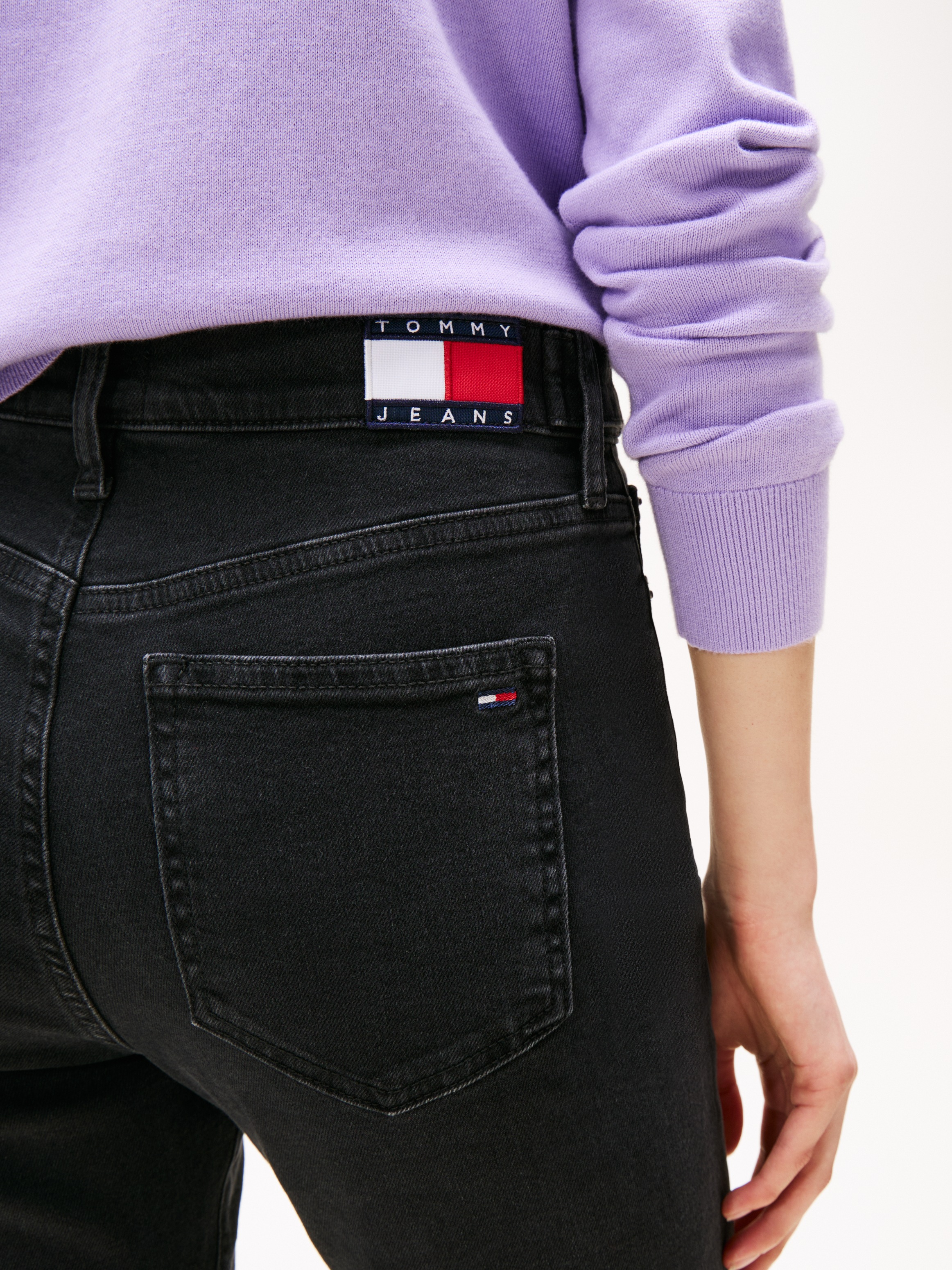 Thumbnail - Tommy Jeans Bootcut-Jeans "SYLVIA HGH FLR" Weite Beinform und Logo Stickerei auf der Gesäßtasche