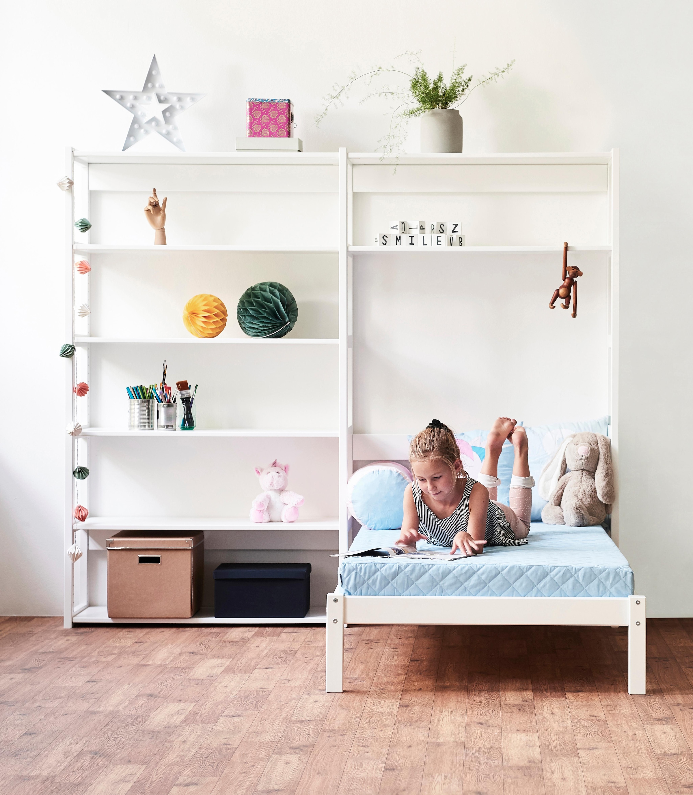 Hoppekids Jugendzimmer-Set »STOREY«, (Set, 16 St., Kinderbett, Rollrost, Schaummatratze, Regalsystem, 8 Einlegeböden)