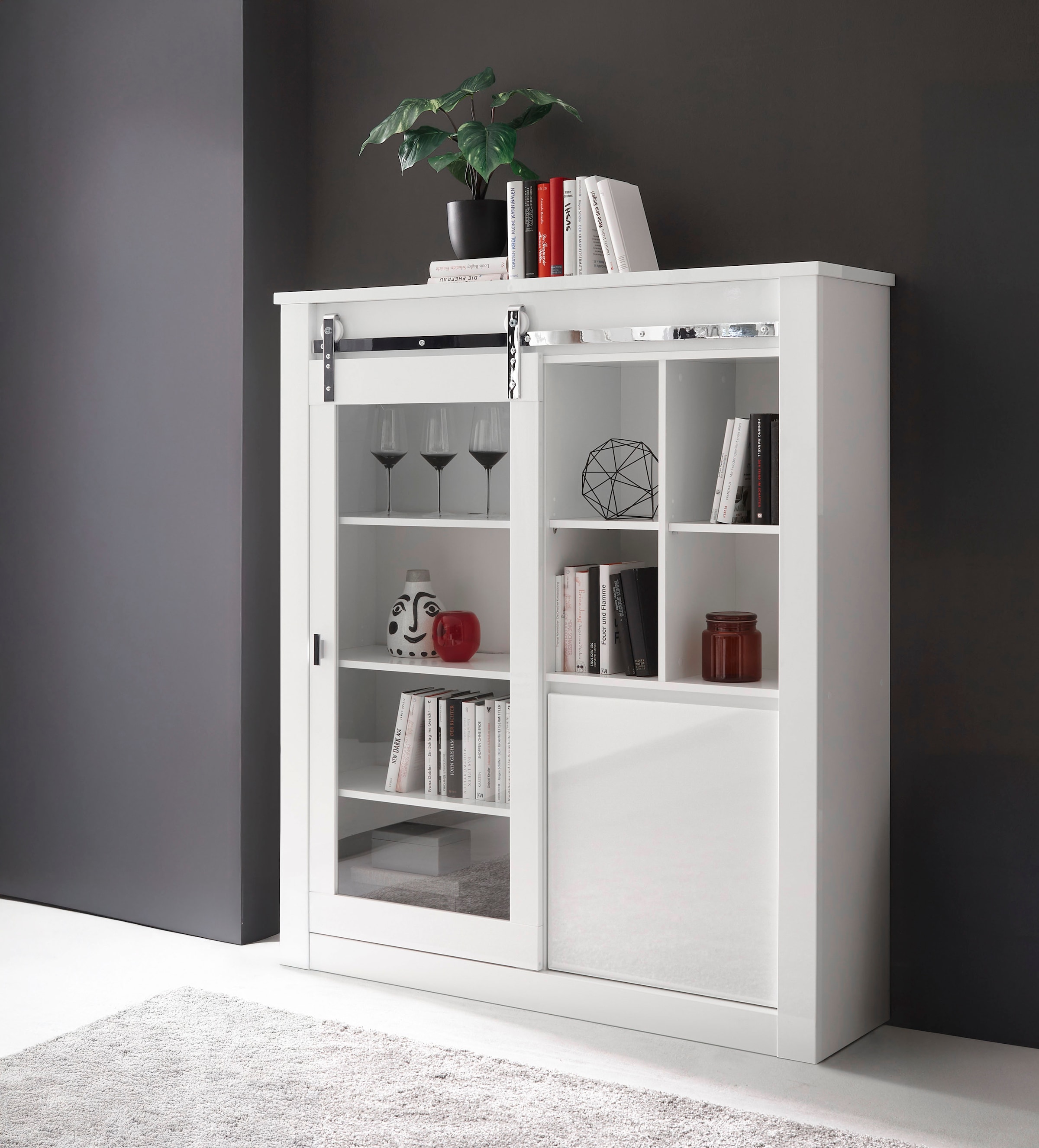 Home affaire Vitrine »Daytona, moderner Hochschrank, Glasvitrine in Weiß Hochglanz« mit Schiebetürenbeschlag in Chrom-Optik, ausreichend Stauraum