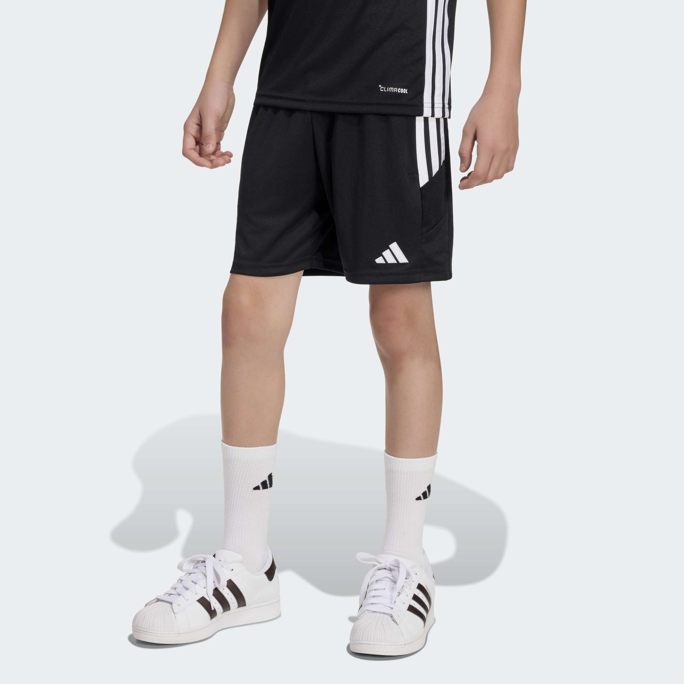 adidas Performance Trainingsshorts "TIRO 26 ESSENTIALS KIDS" für Kinder, mit CLIMACOOL Technologie, aus Interlock-Material