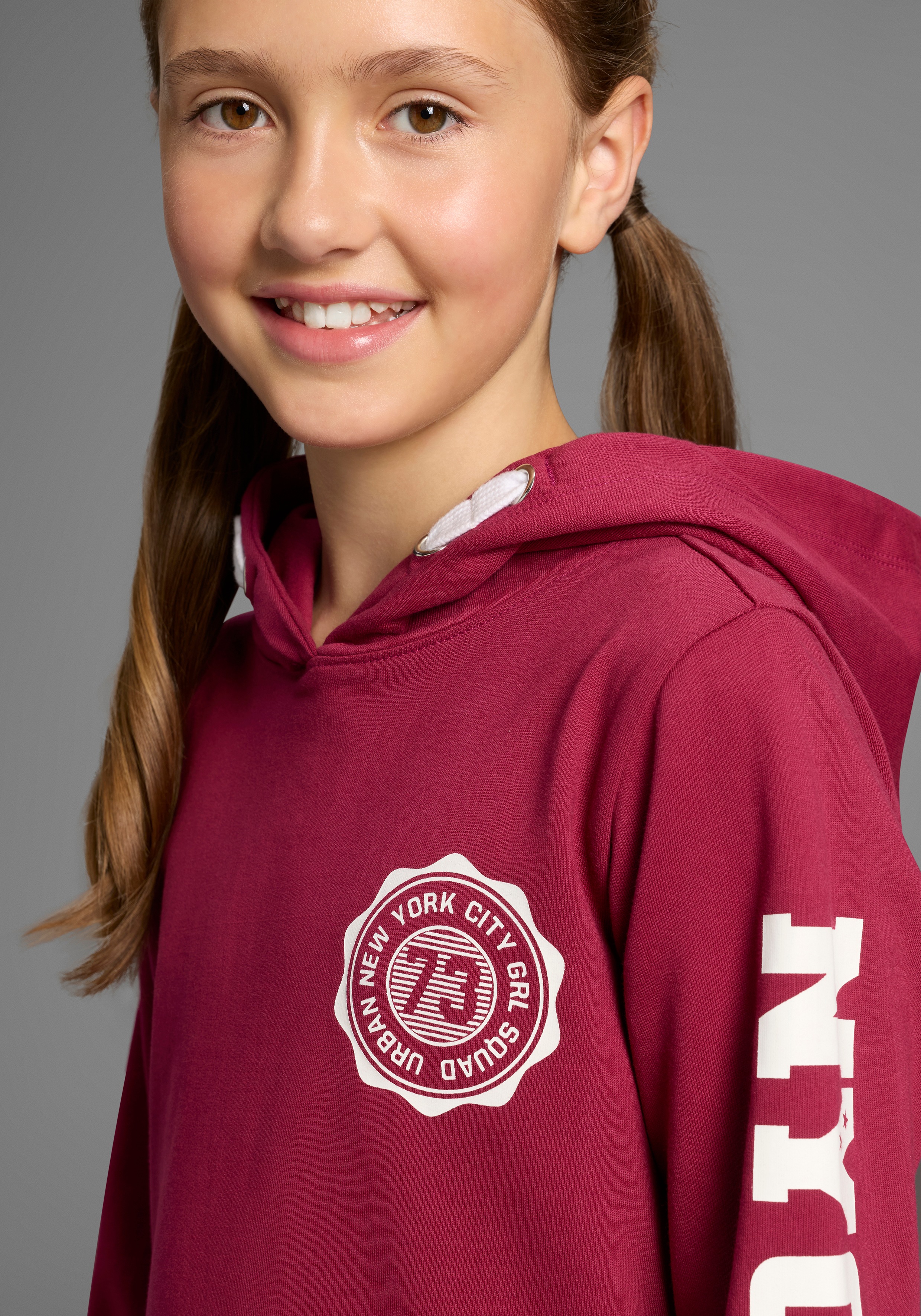 Thumbnail - KIDSWORLD Kapuzensweatshirt "Shirt mit Ärmelprint", Langarm, mit stylischem Print, mit Kapuze, aus Baumwolle