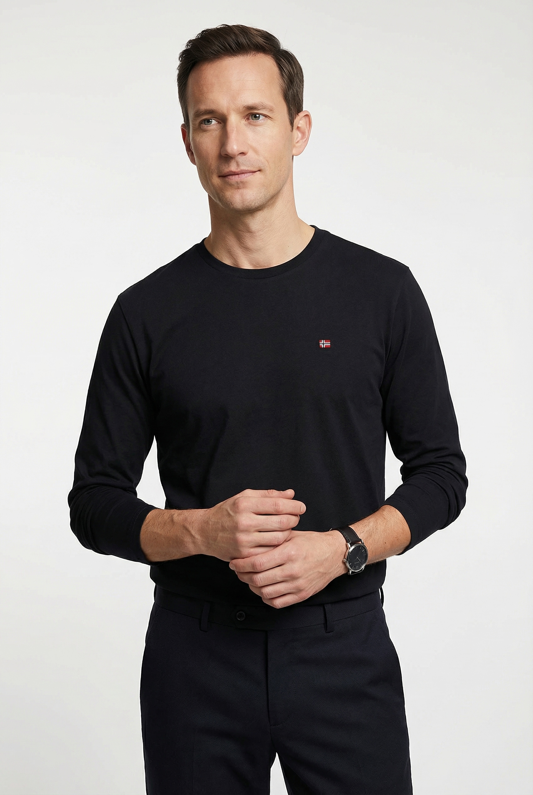 Napapijri Langarmshirt "SALIS" Langarmdesign, unifarbenes Design, mit Markenlabel, aus Baumwolle