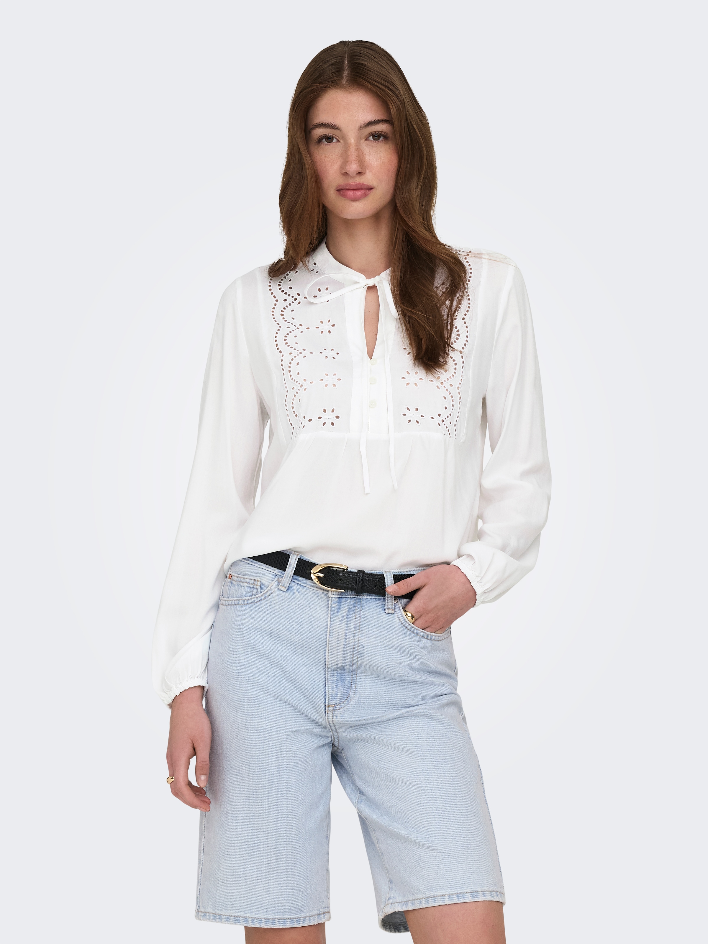 ONLY Langarmbluse »ONLLENNYO LS EMBROID V-NECK TOP NOOS WVN«
