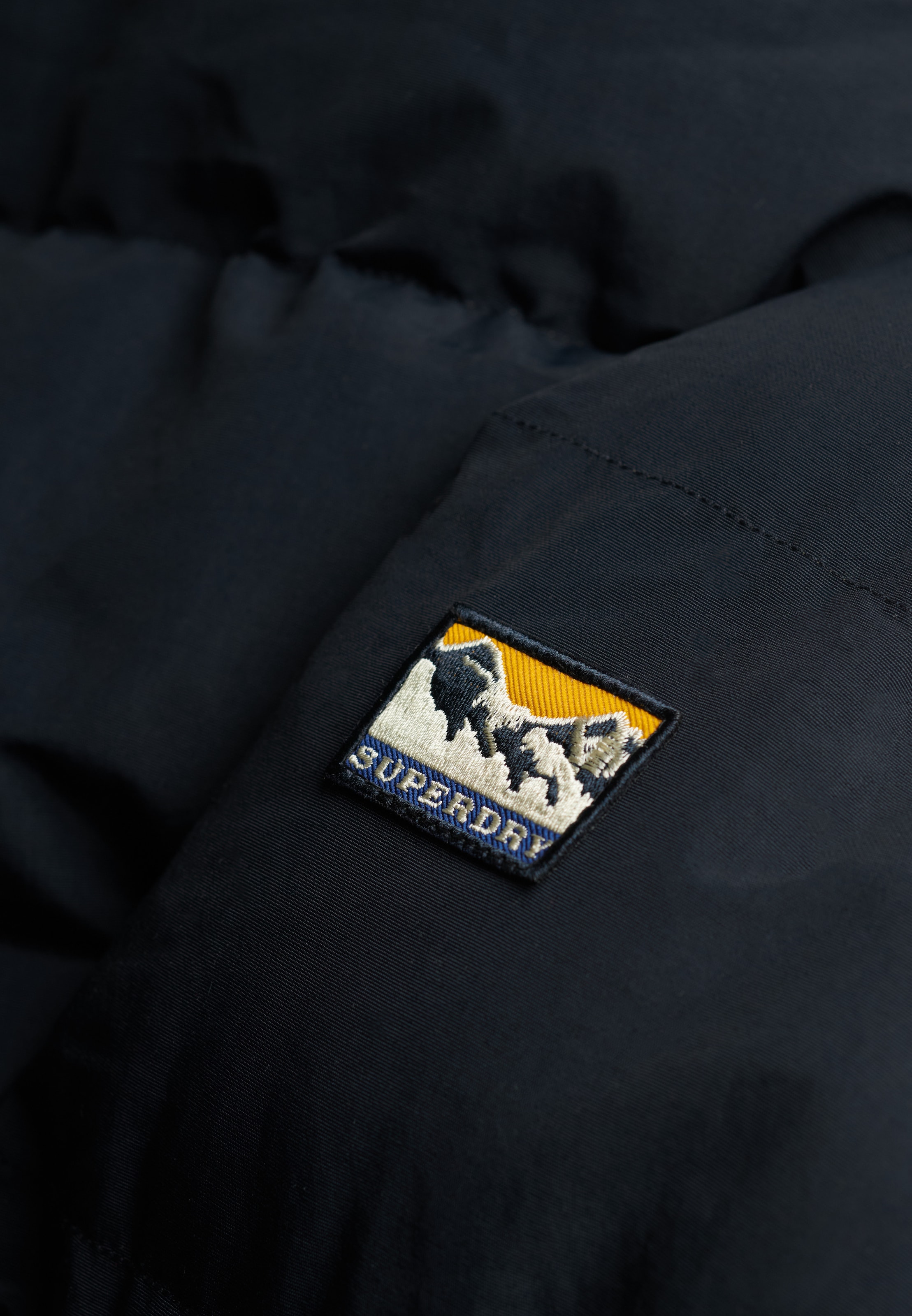 Superdry Steppjacke »OUTDOOR EVEREST PUFFER JKT« mit Kapuze Kunstfaser, relaxed fit