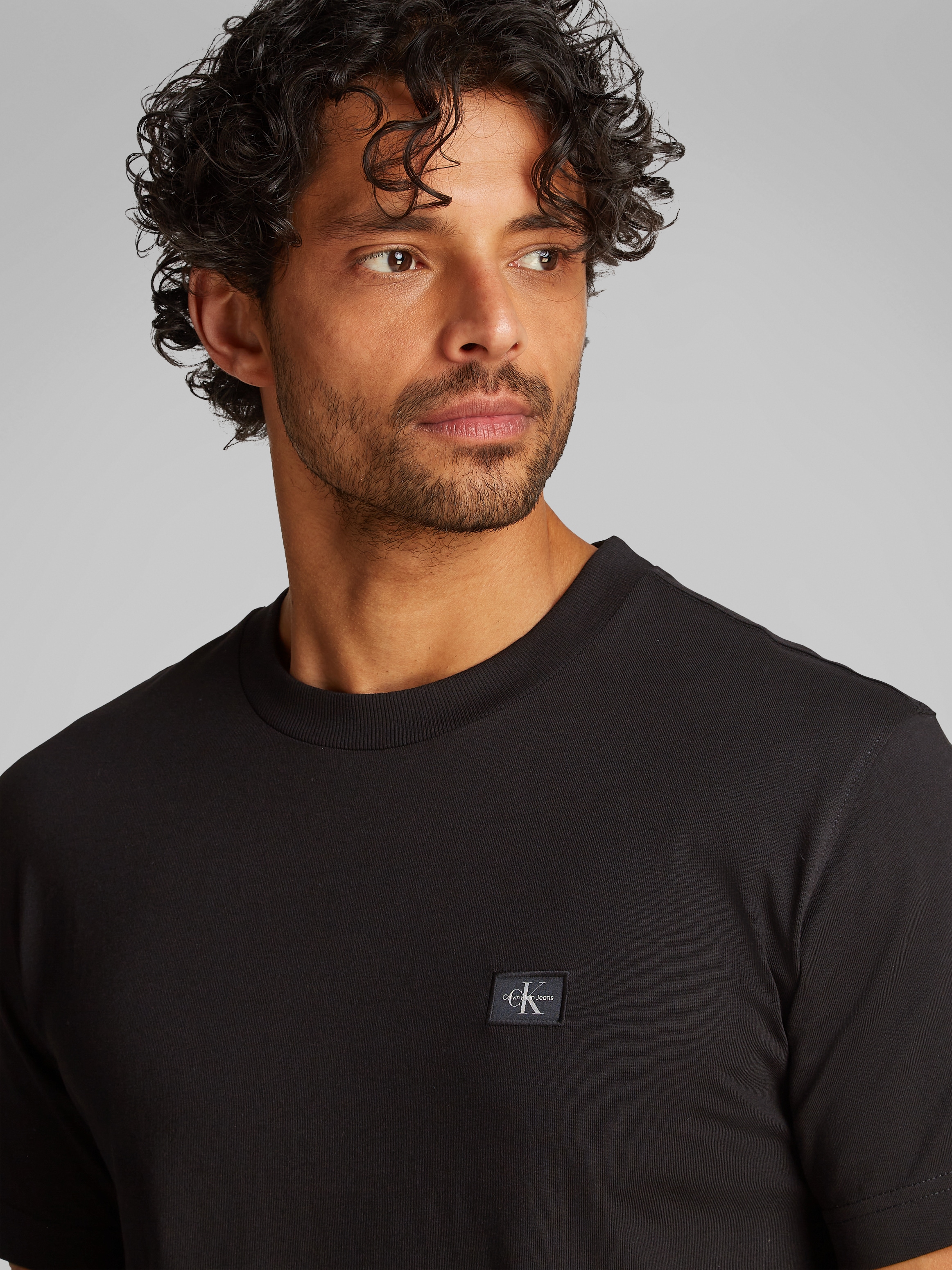 Calvin Klein Jeans Rundhalsshirt »WOVEN LABEL REGULAR TEE«, Logostickerei
