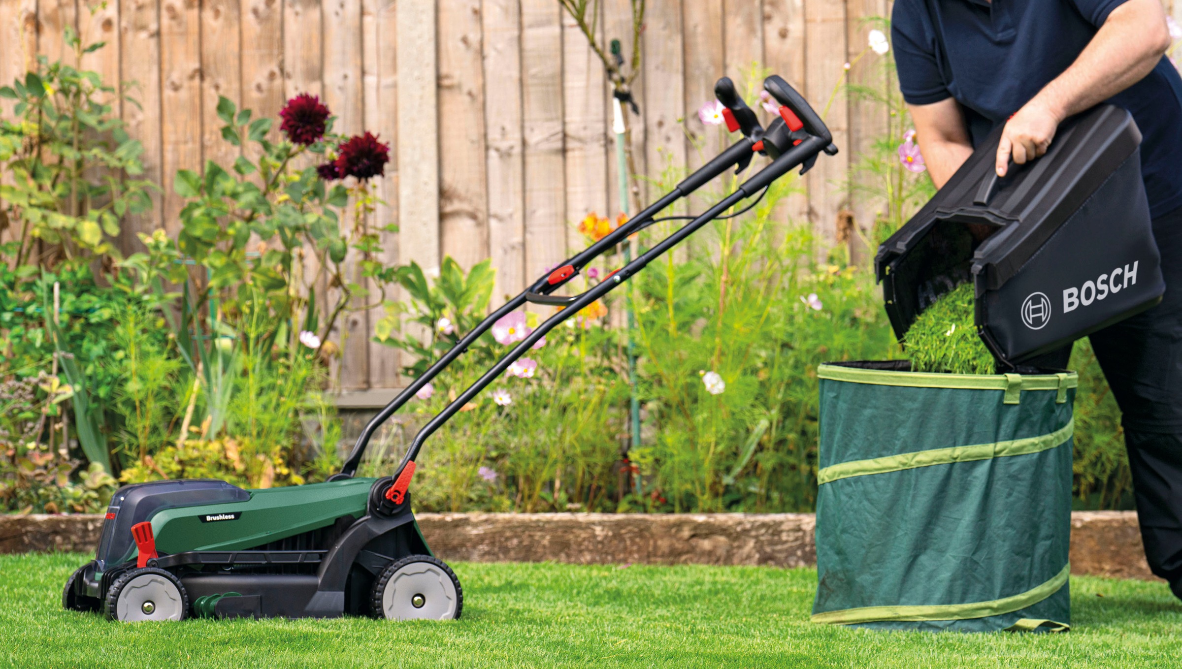 Bosch Home & Garden Akkurasenmäher »UniversalRotak 2x18V-37-550«, mit 2xAkku 18V/4,0 Ah und Ladegerät