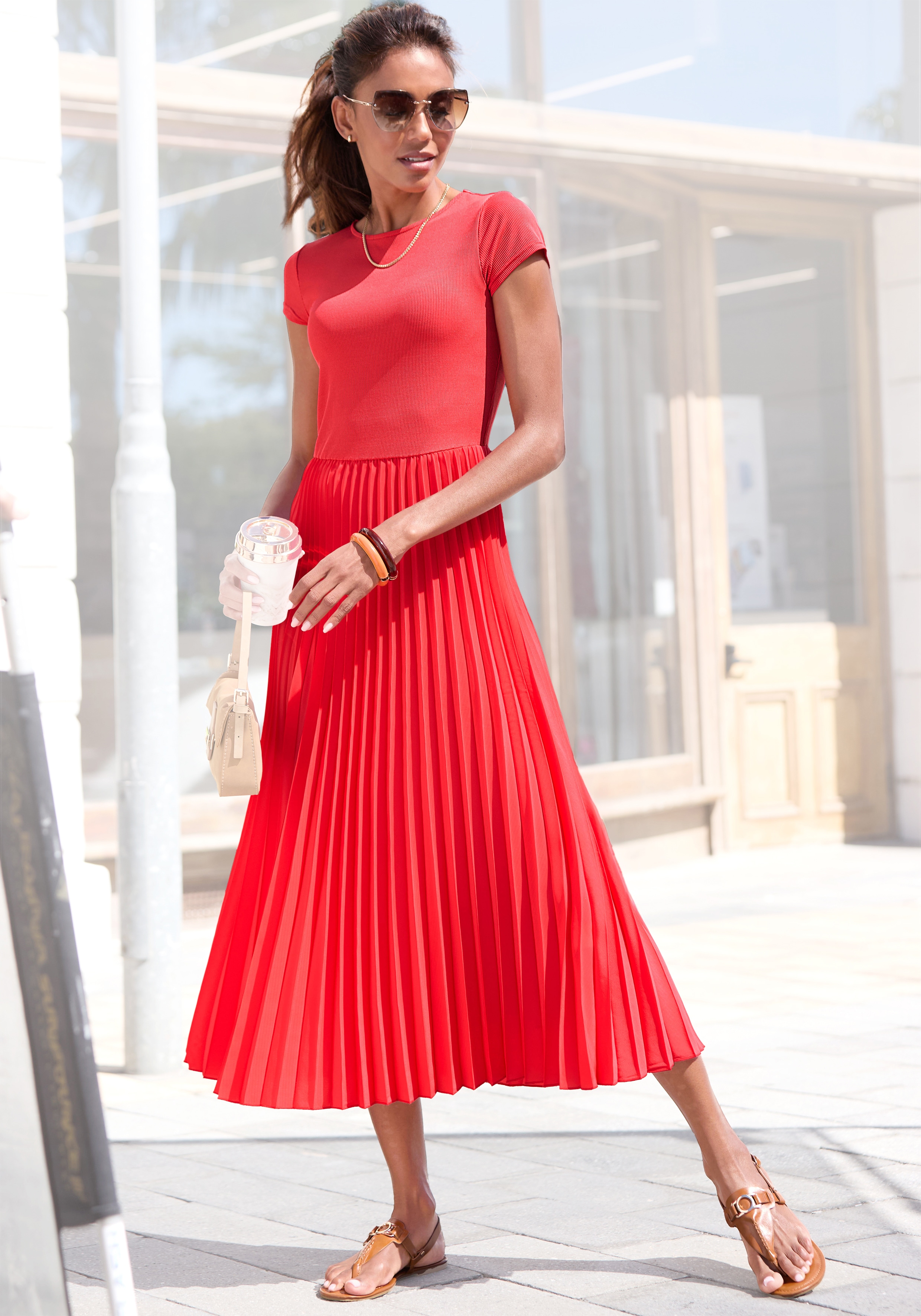 LASCANA Midikleid "mit Plisseerockteil, bügelfreie Qualität" Ohne Taschen elegantes Sommerkleid, Festkleid, Plisseekleid, modisch