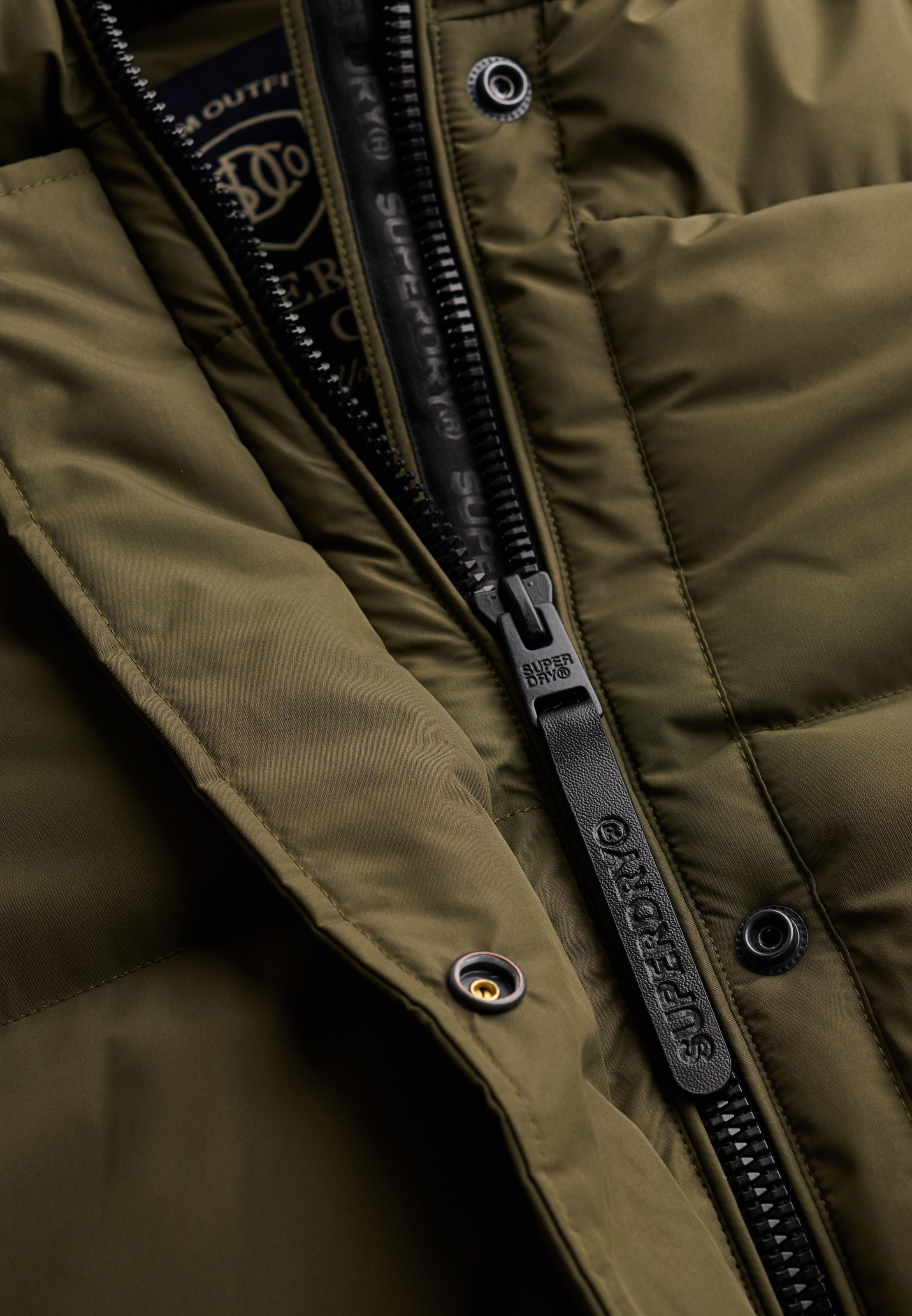 Superdry Steppjacke »HOODED SPORTS PUFFER MID JKT« Kunstfaser, relaxed fit