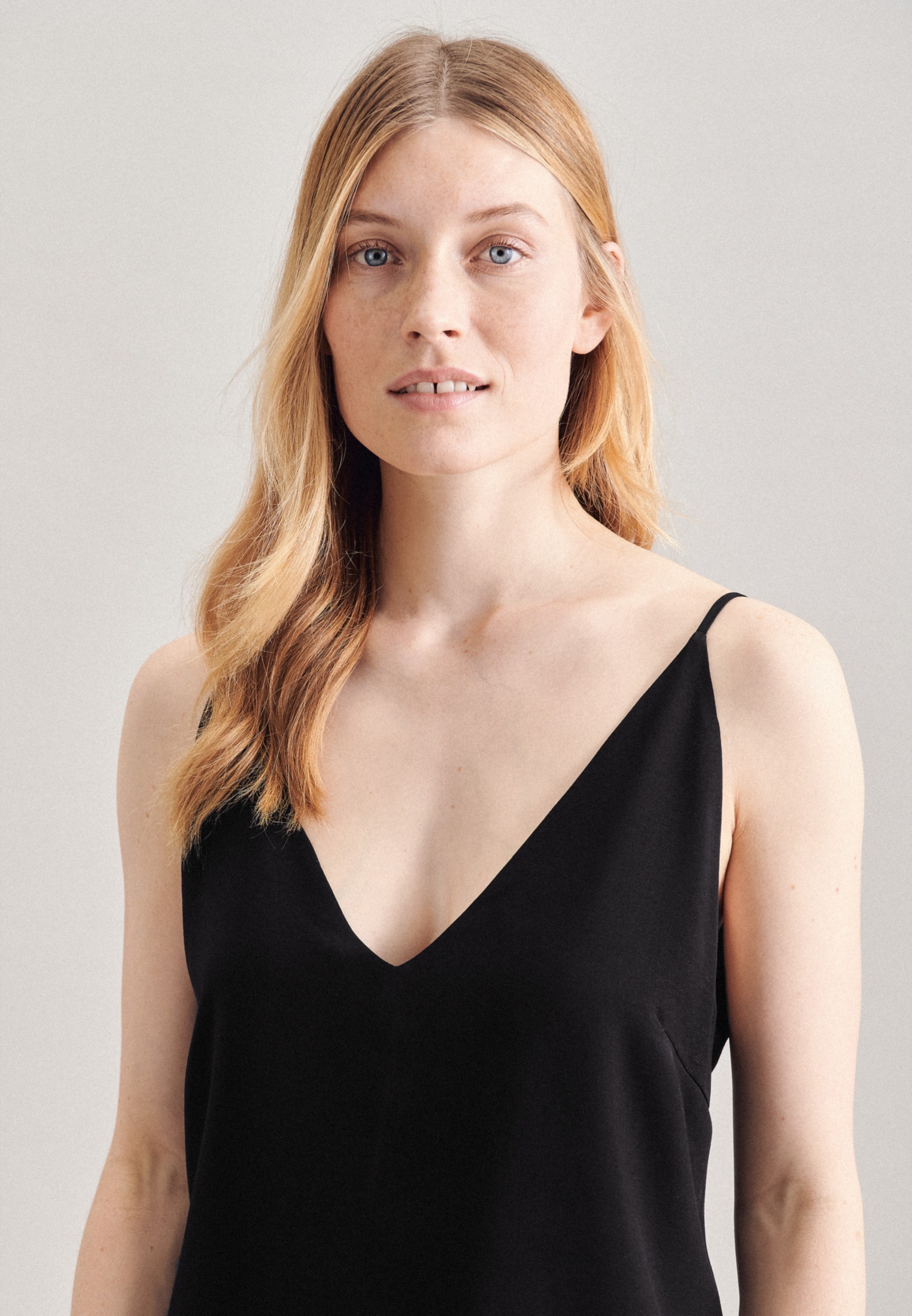 seidensticker Shirttop »Schwarze Rose«, Ohne Arm V-Neck Uni