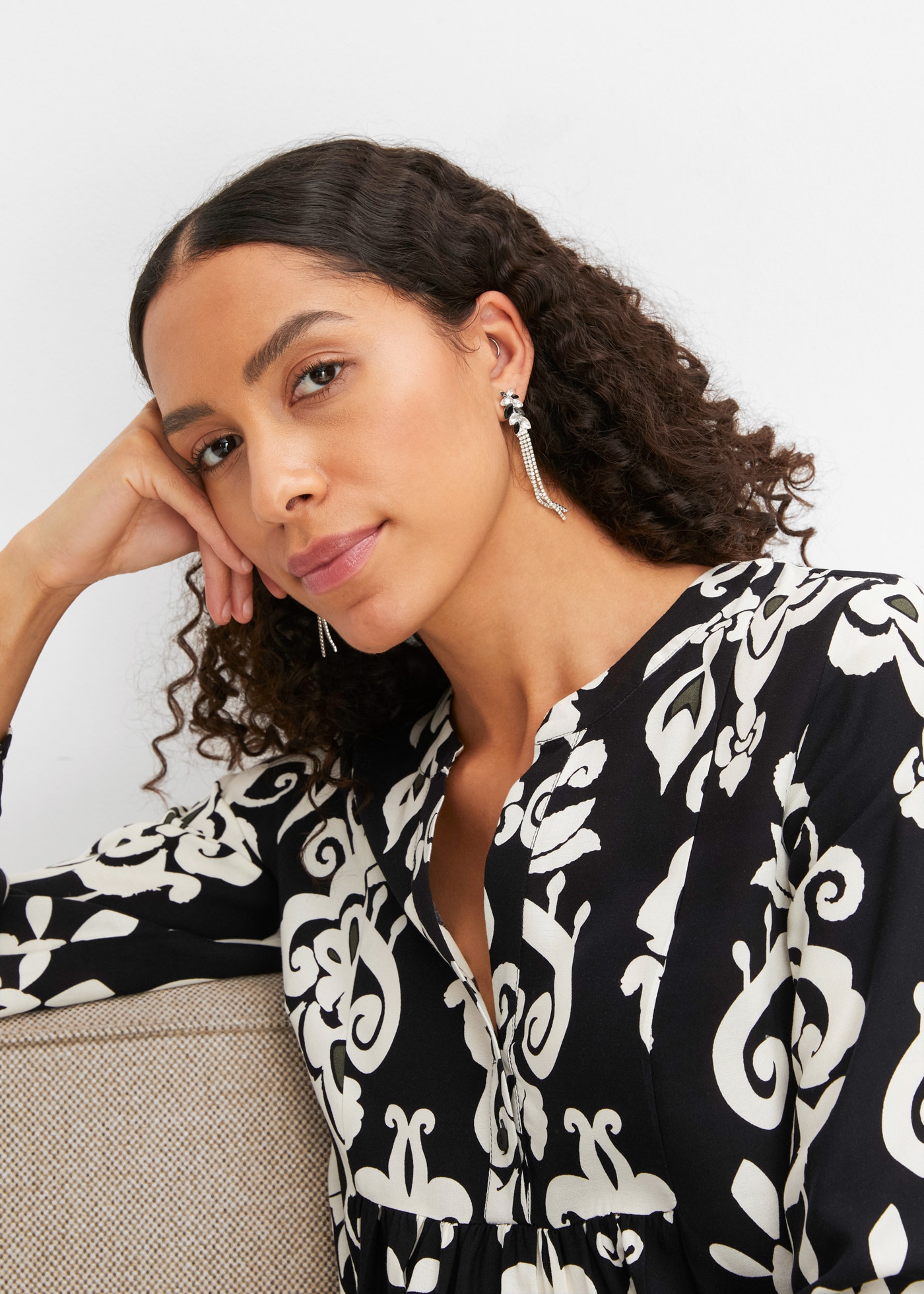 bonprix Tunikakleid für besondere Anlässe, aus Viskose, in A-Linie, mit Muster