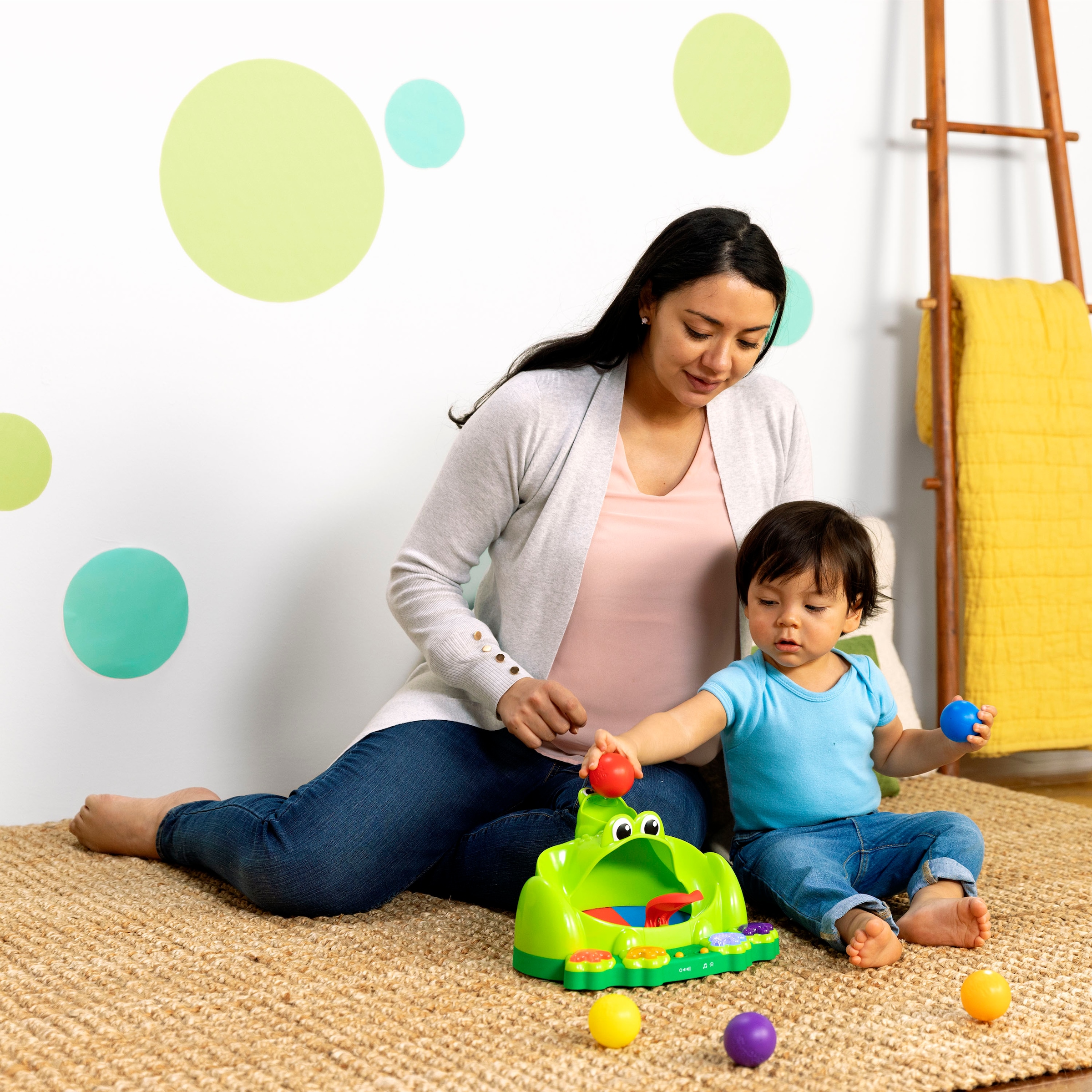 Bright Starts Lernspielzeug »Poppin' Ball Frog Ball Play Toy«, mit Licht und Sound