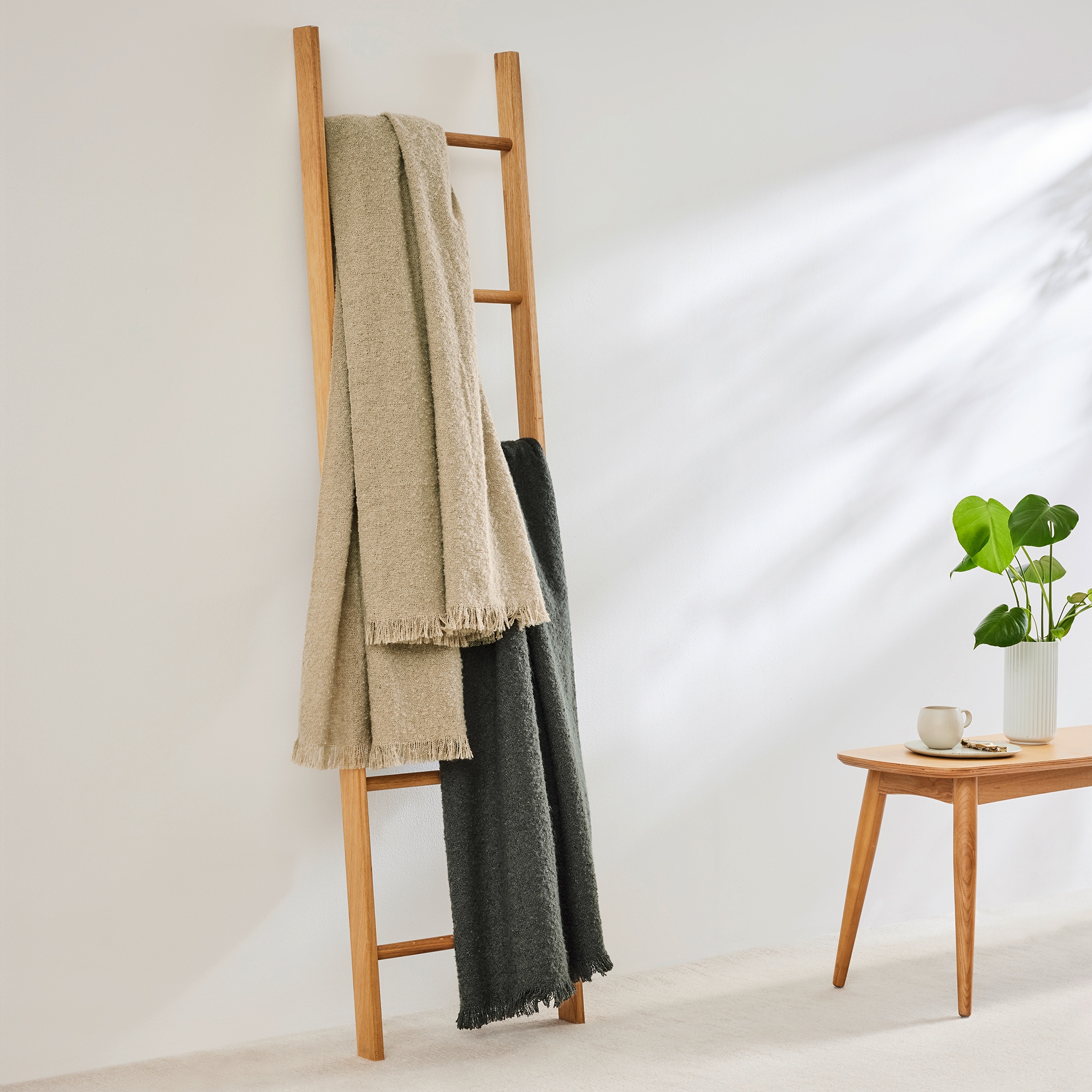 s.Oliver Wohndecke "s.Oliver Boucle Decke" mit stilvollen Fransen günstig online kaufen