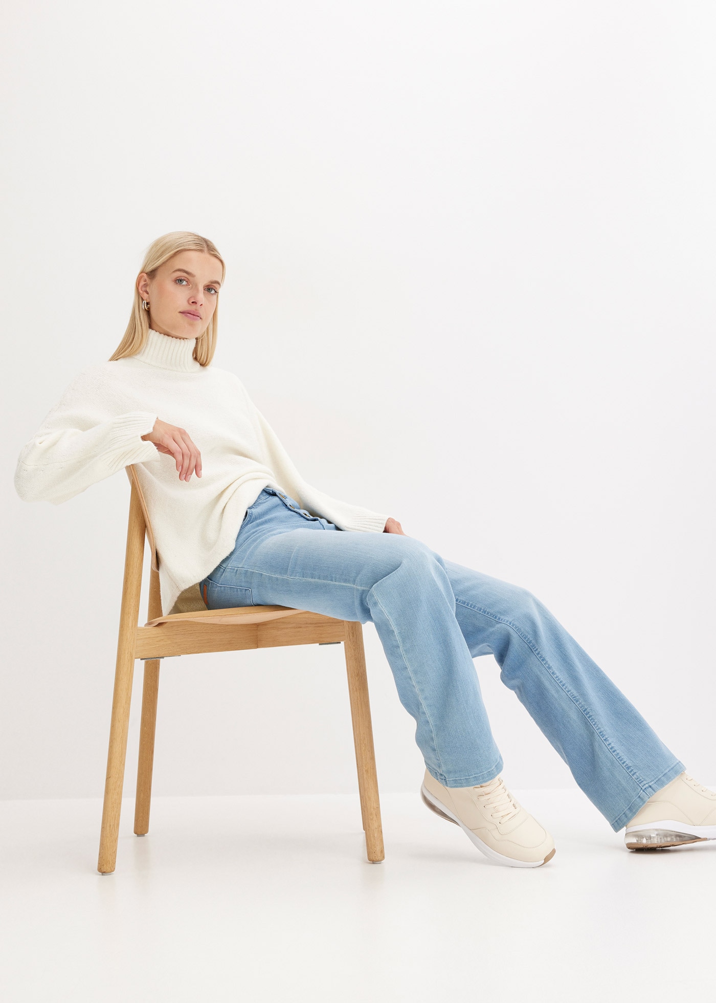 bonprix Straight-Jeans »Straight-Jeans High Waist, Stretch« mit Taschen und Knopfleiste vorn