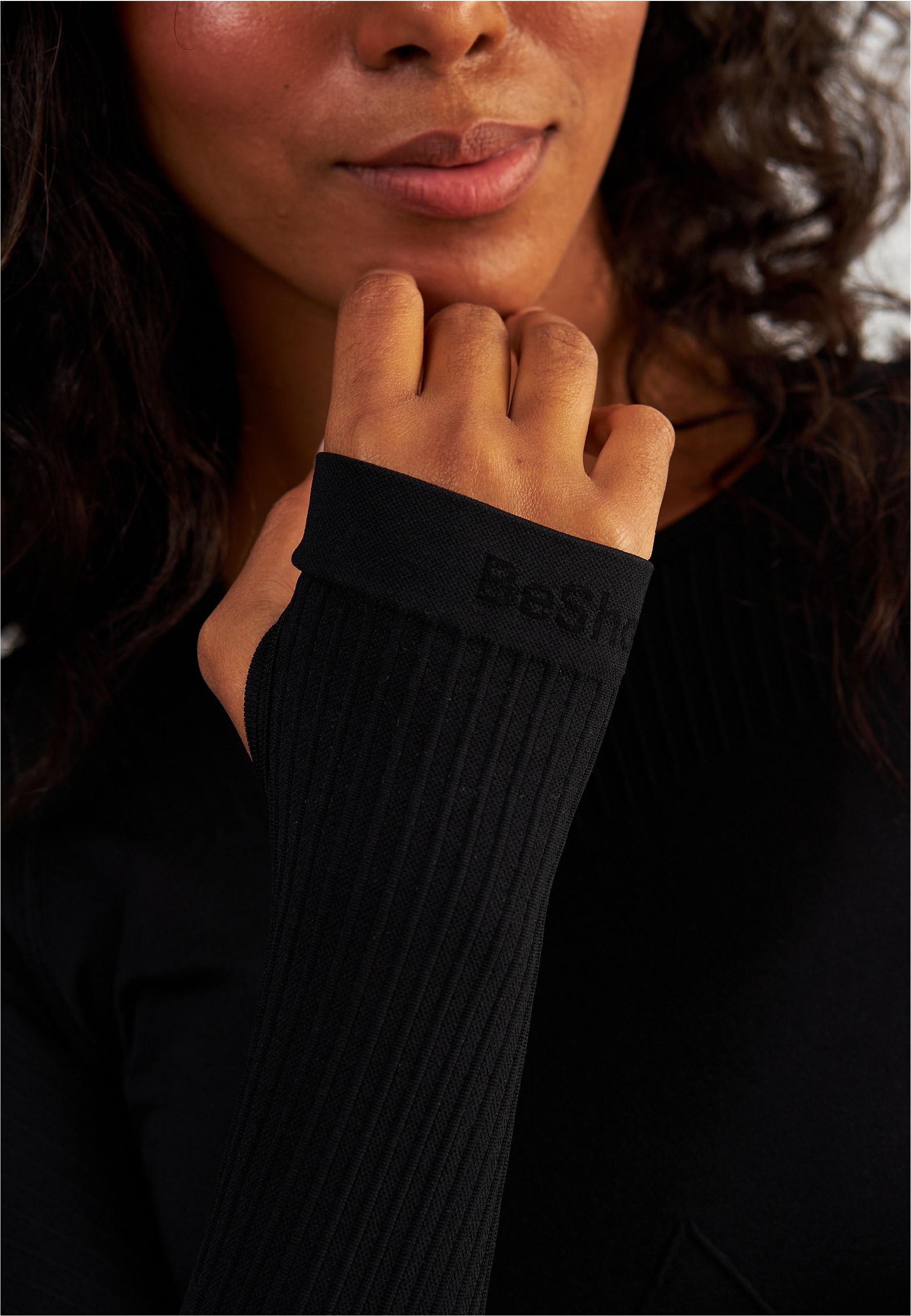 BeShaped Langarmshirt »Femme Force«, (1 tlg.), mit langen Ärmeln und gerippter Textur