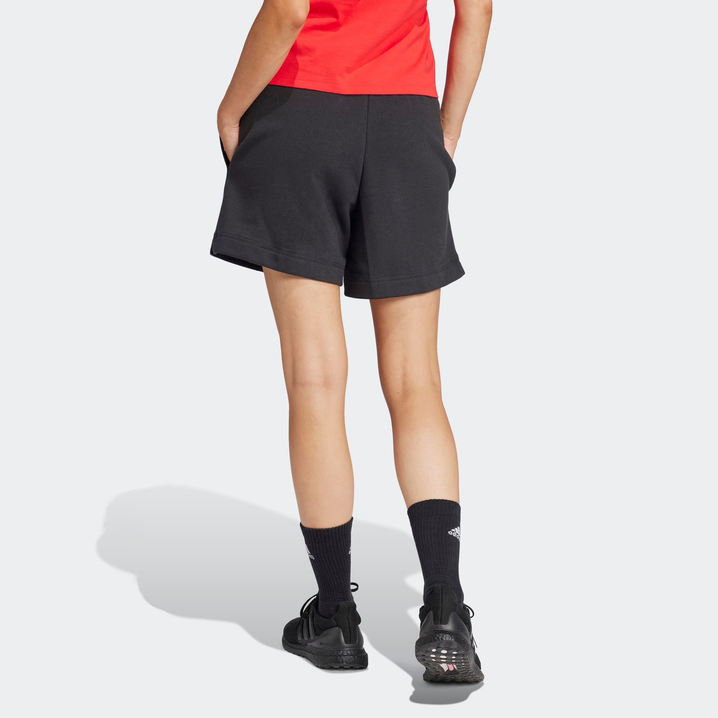 adidas Sportswear Shorts »W LIN FT SHO«, (1 tlg.), Mitelhoher Bund mit Kordelzug, aus weichem French Terry
