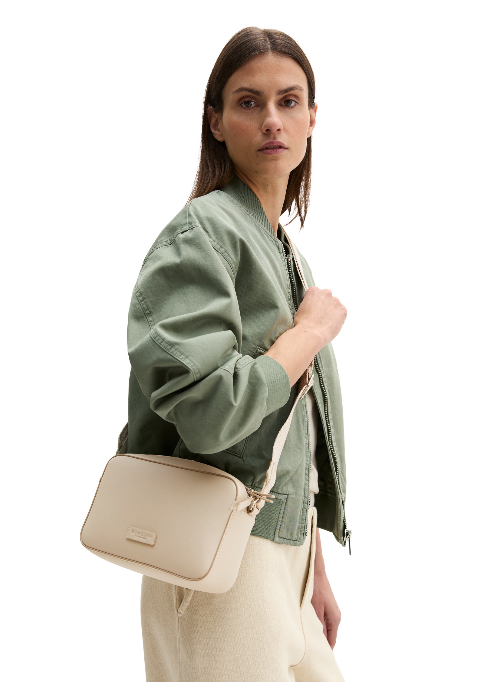 Marc O'Polo Umhängetasche »aus einer Lederalternative aus recyceltem Polyester«