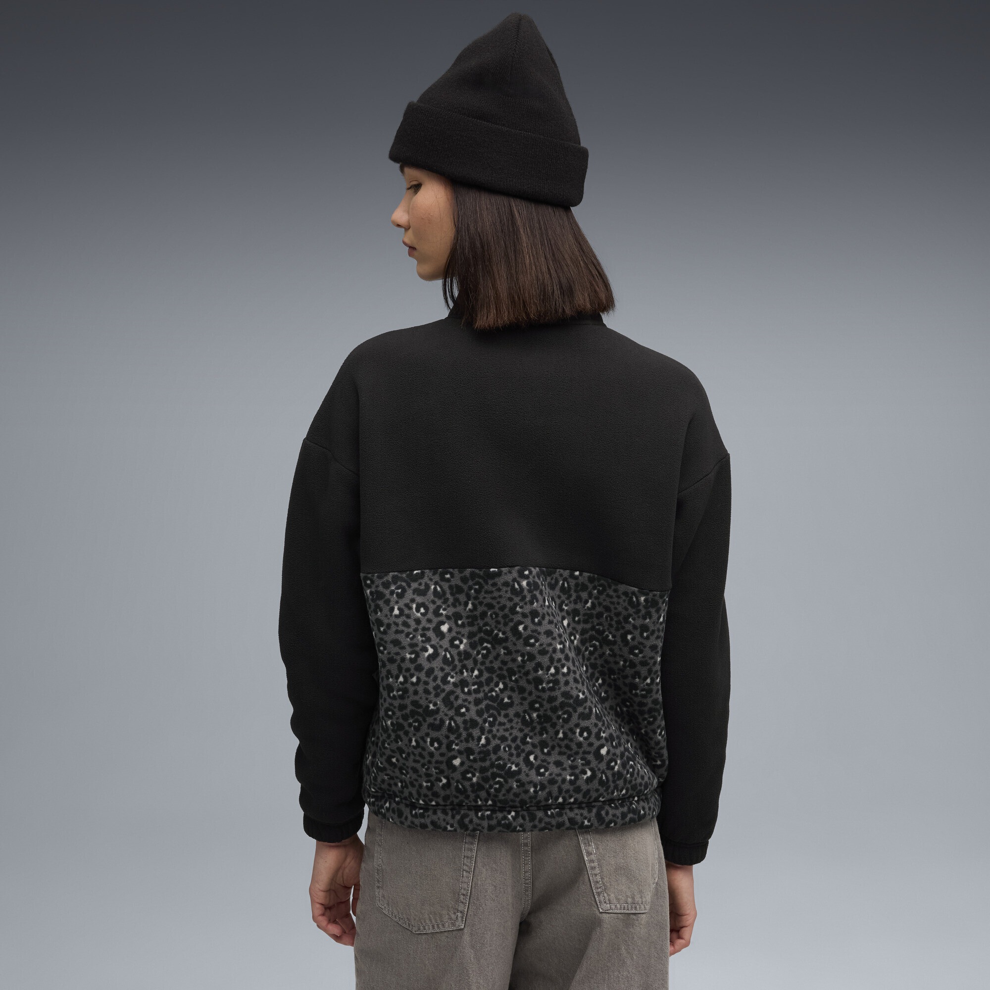 PUMA Sweatshirt »Essentials Relaxed Crew Sweatshirt mit Animal-Print Damen«