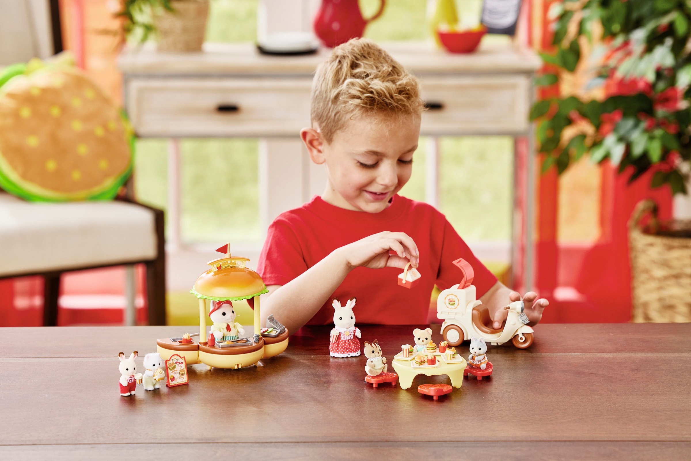 Sylvanian Families Spielwelt »Mobiler Hamburger Imbiss mit Figur«