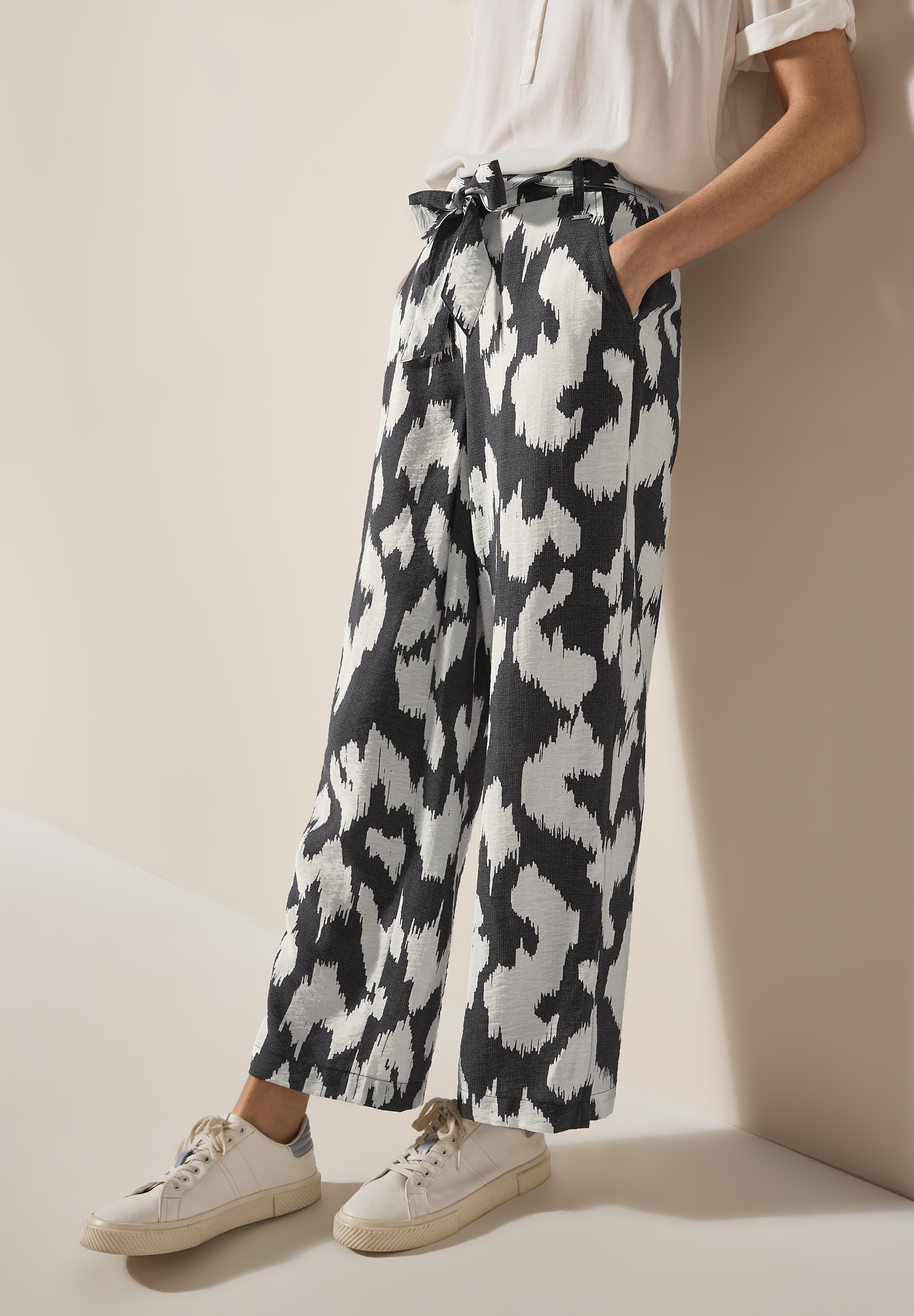 Cecil Stoffhose "Style Neele", mit grafischem Muster und Gürteldetail vorne günstig online kaufen
