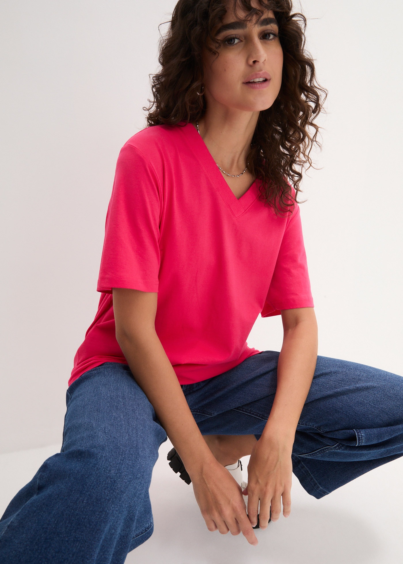 bonprix Longshirt »Weites Long-Shirt mit V-Ausschnitt, Kurzarm (5er Pack)« Packung, 5 tlg. lockere Passform, Kurzarm, mit V-Ausschnitt, unifarben