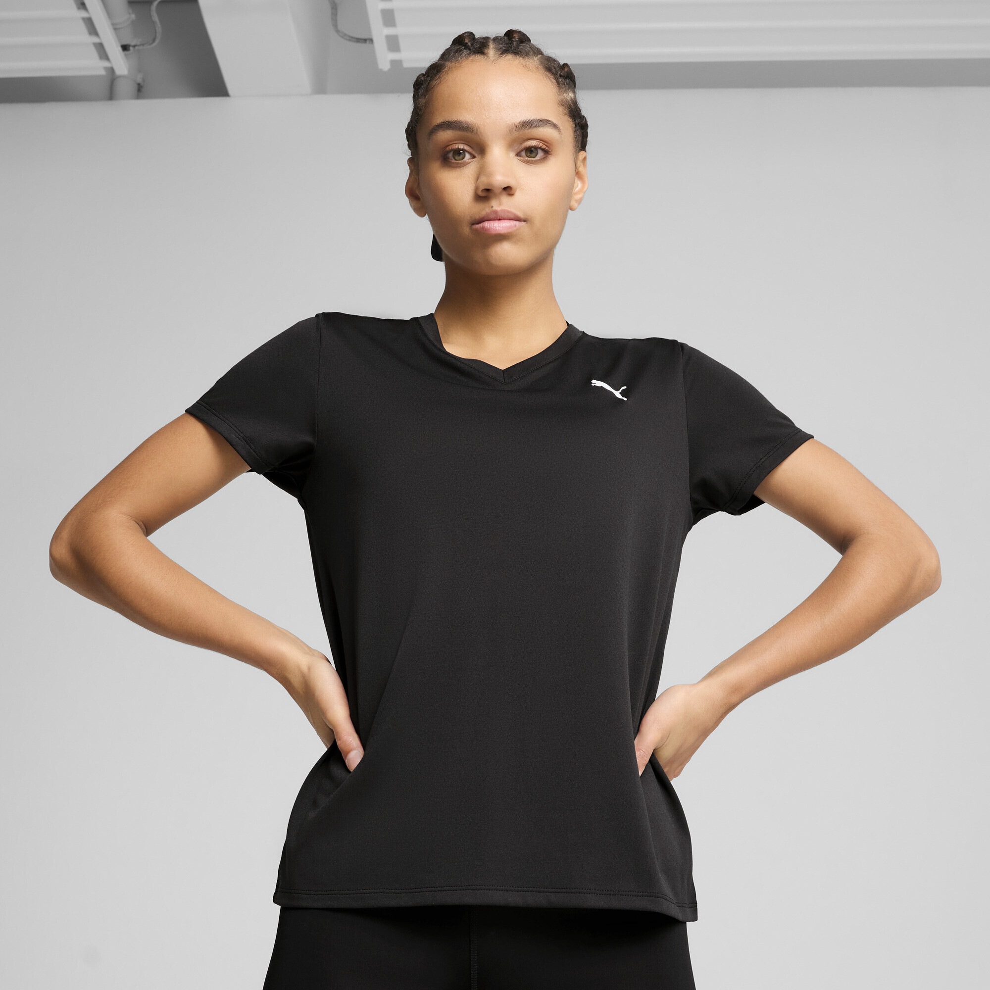 PUMA Trainingsshirt "TAD ESSENTIALS T-Shirt mit V-Ausschnitt Damen" günstig online kaufen