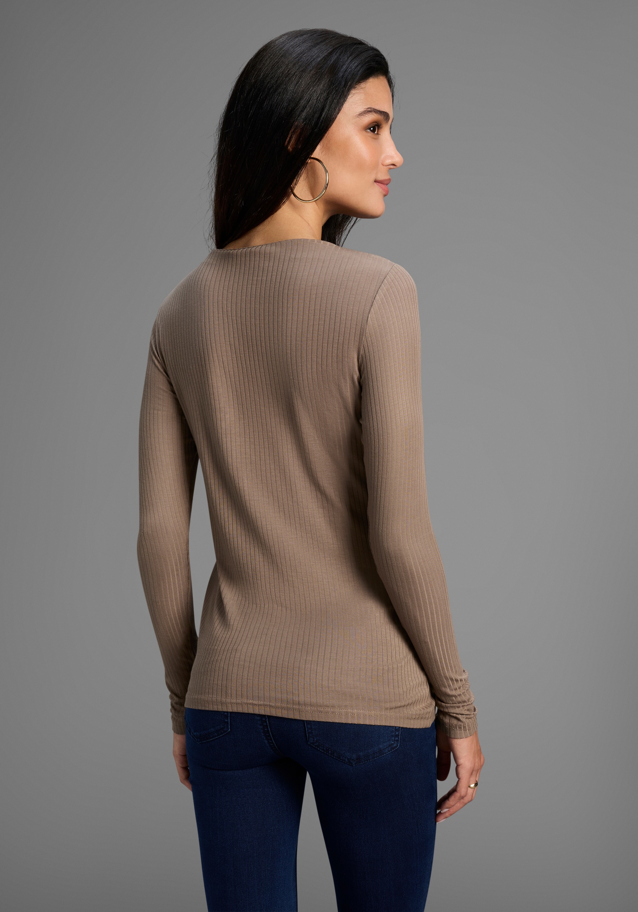 Bruno Banani Longsleeve, mit Druckknopf-Detail auf der Schulter - NEUE KOLLEKTION