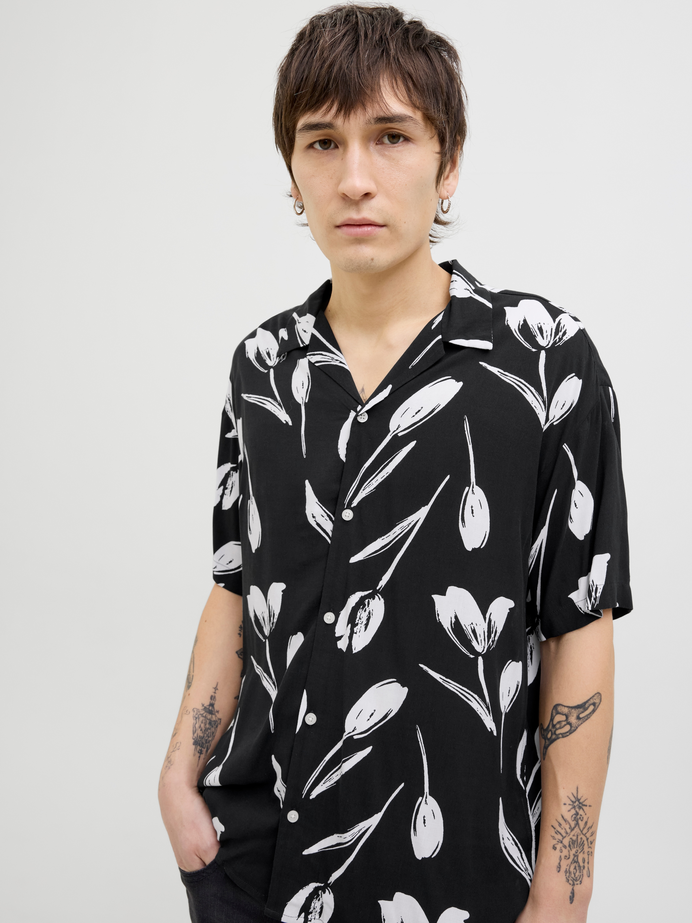 Jack & Jones Kurzarmhemd "JJEJEFF CHARGE RESORT SHIRT SS SN", mit All-Over günstig online kaufen