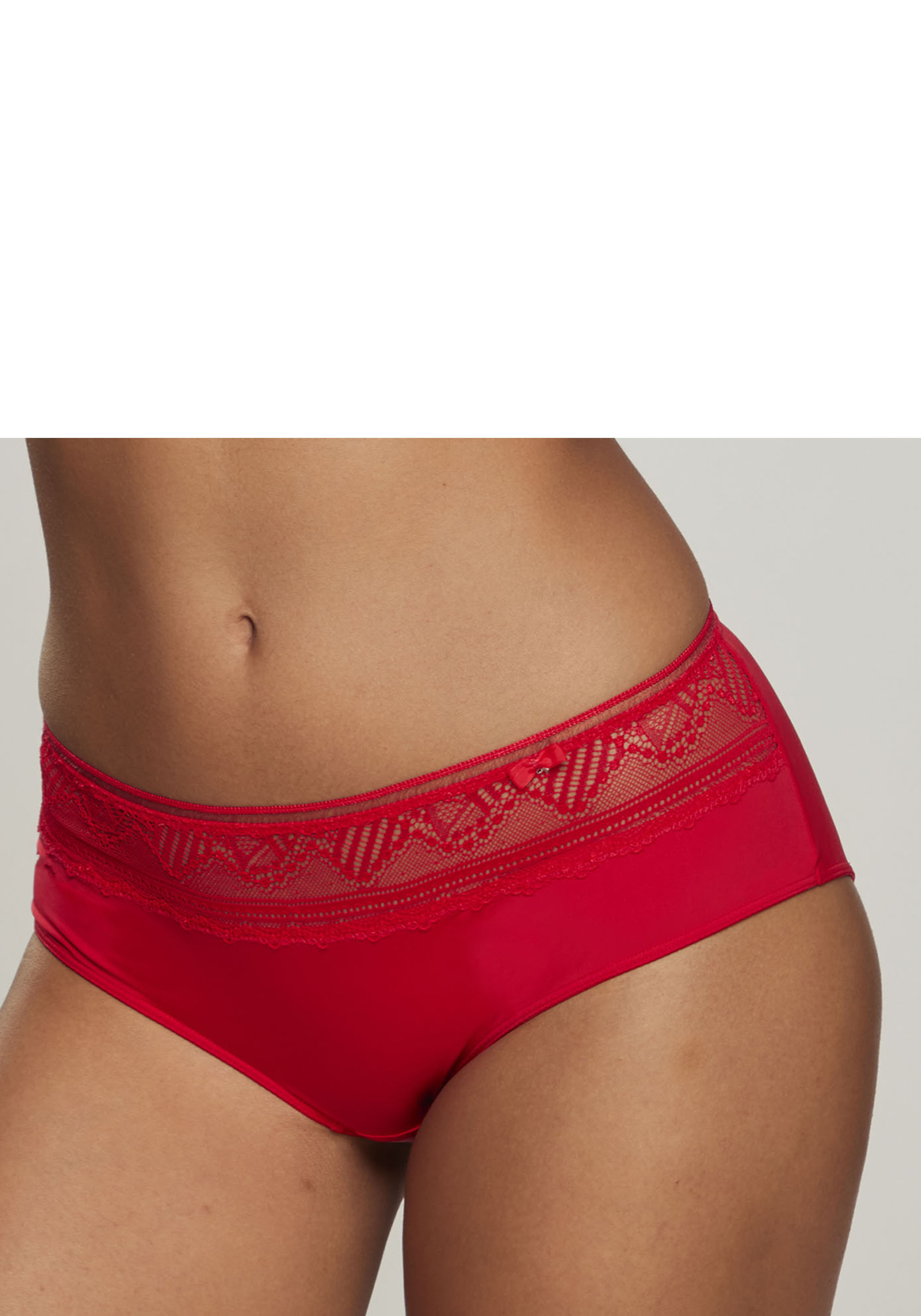 LASCANA Panty "Tiziana" mit Spitze anteilig aus recyceltem Polyamid