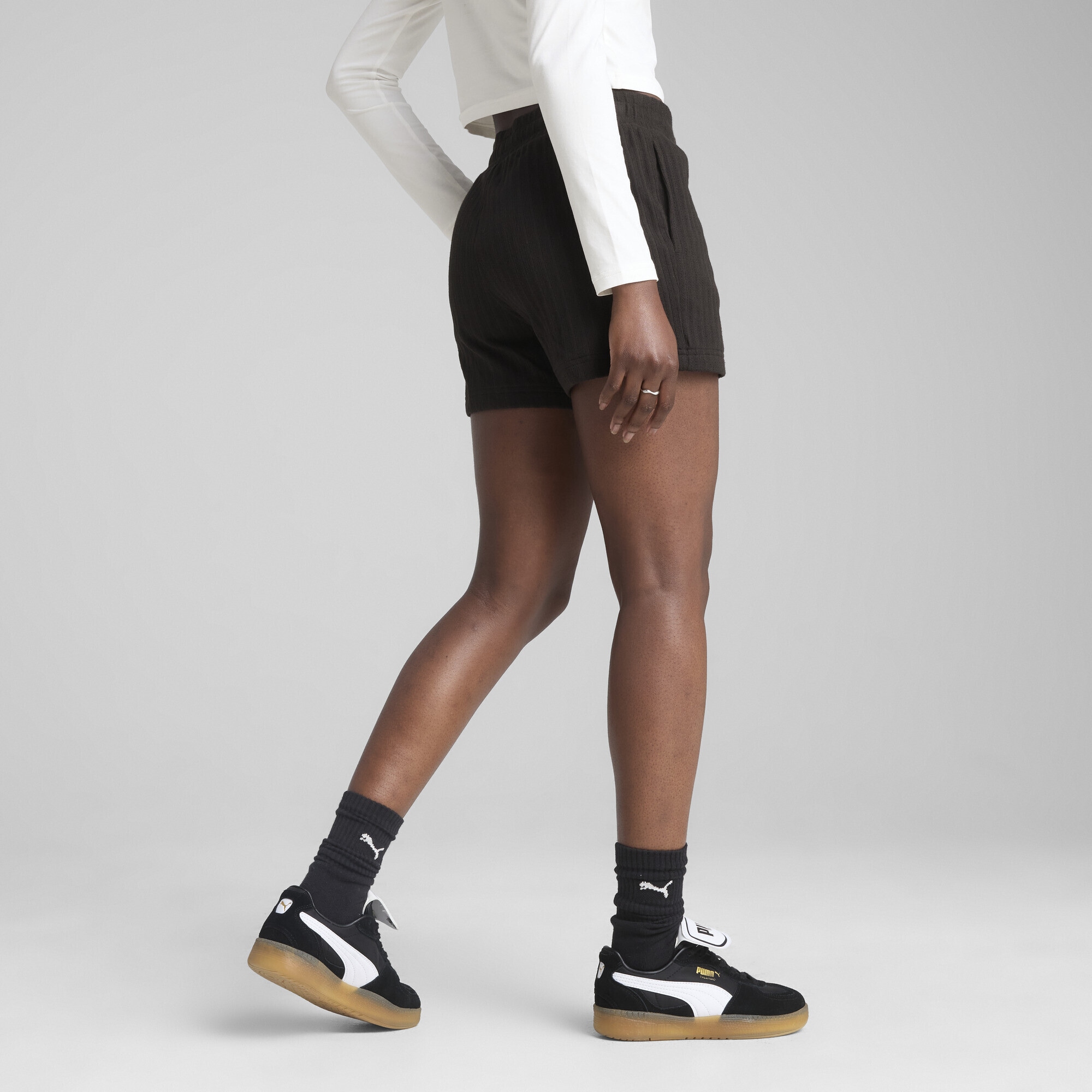 PUMA Sporthose »WARDROBE ESS 4" Pointelle-Shorts Damen«