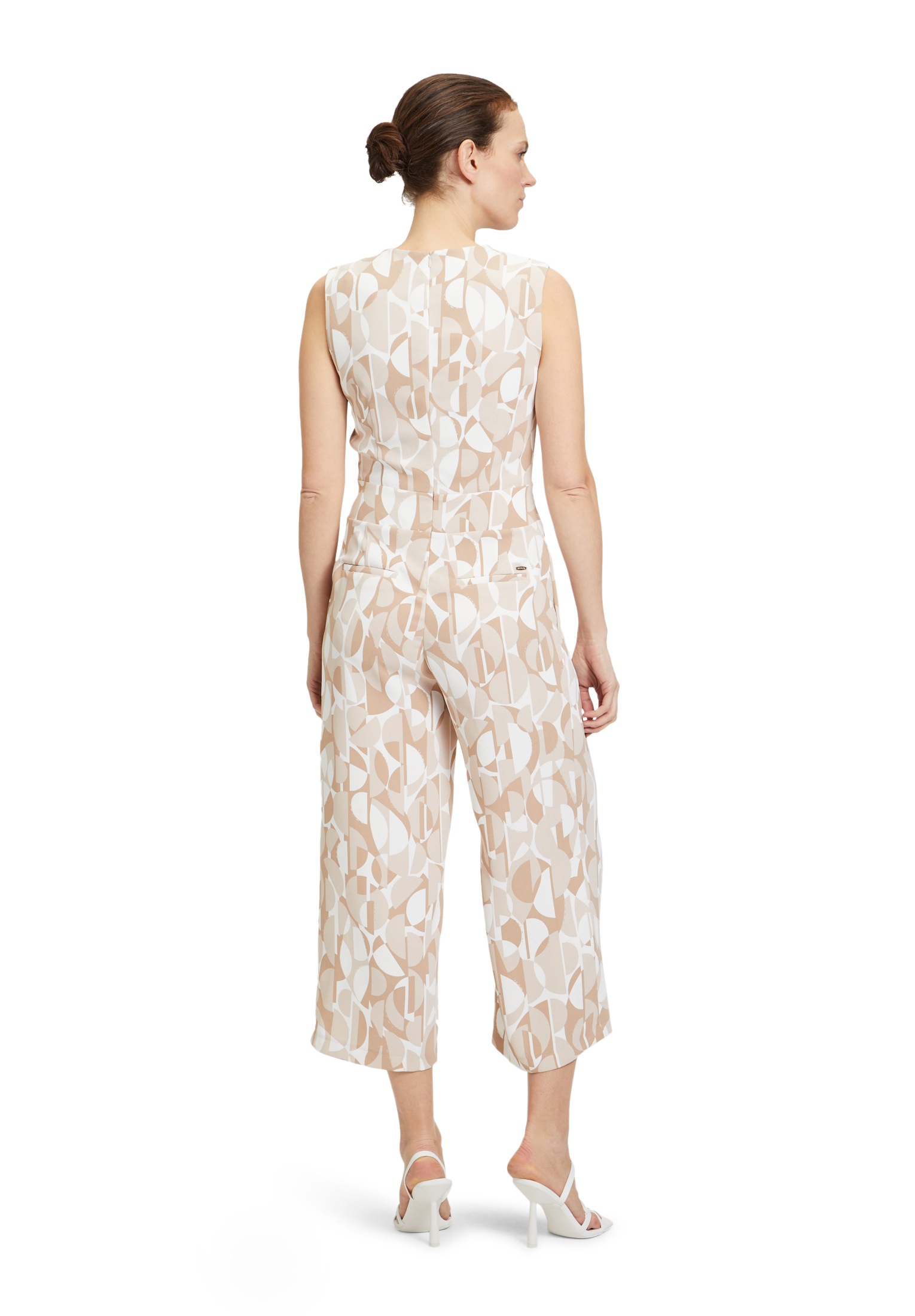 Betty&Co Overall »Betty & Co Jumpsuit ohne Arm«, (1 tlg.), Falten
