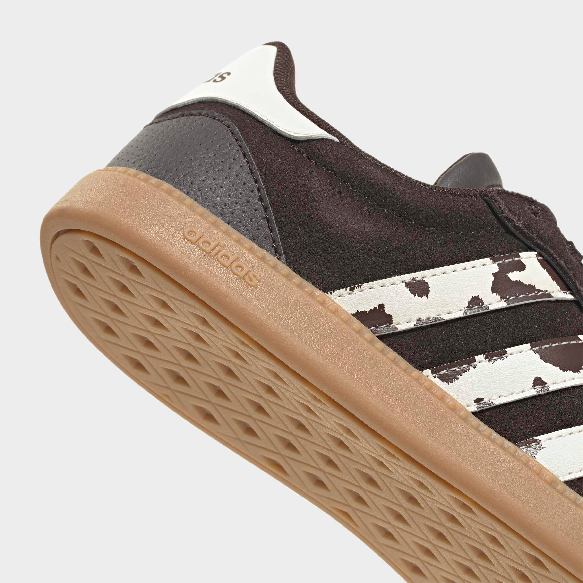 adidas Sportswear Sneaker »BREAKNET SLEEK«  inspiriert vom Design des adidas handball spezial
