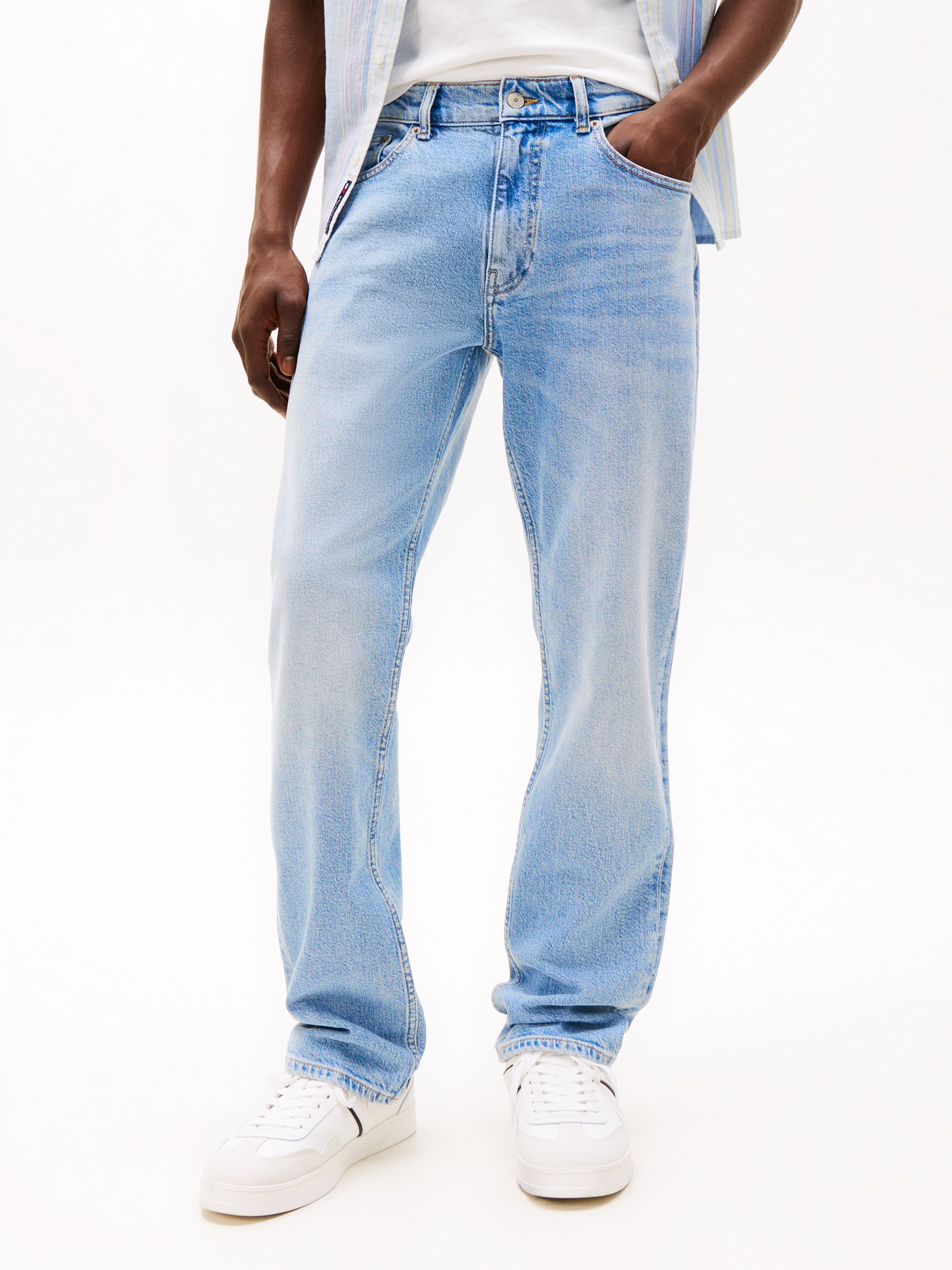 Tommy Jeans Regular-fit-Jeans »RYAN RGLR STRGHT«, mit Logoprägung