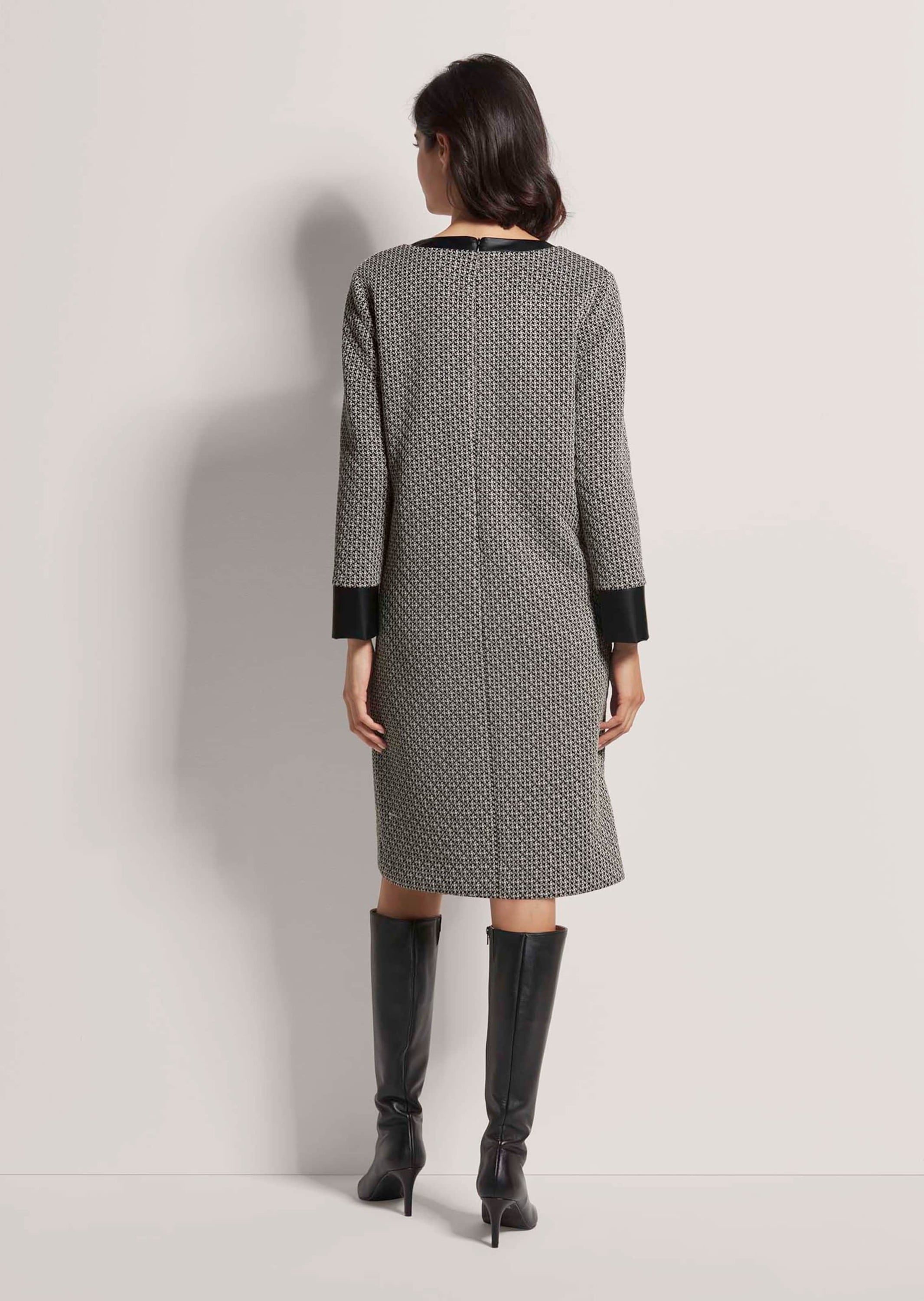 MADELEINE Sommerkleid »Kleid Kleid in H-Linie mit Kunstleder-Einsätzen«