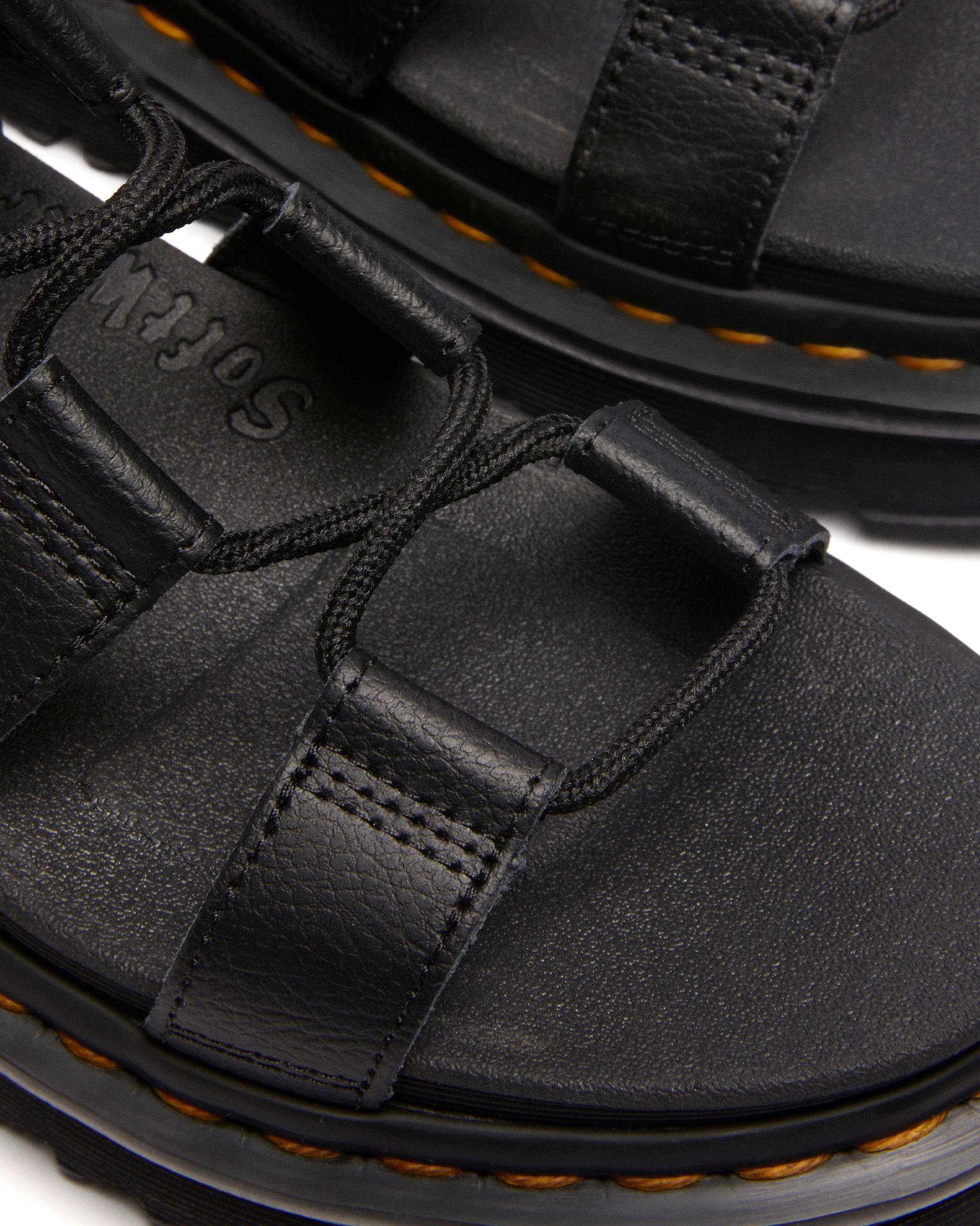 DR. MARTENS Sandalette »Nartilla«  Plateau, Sandalette mit raffinierter Schnürung am Bein