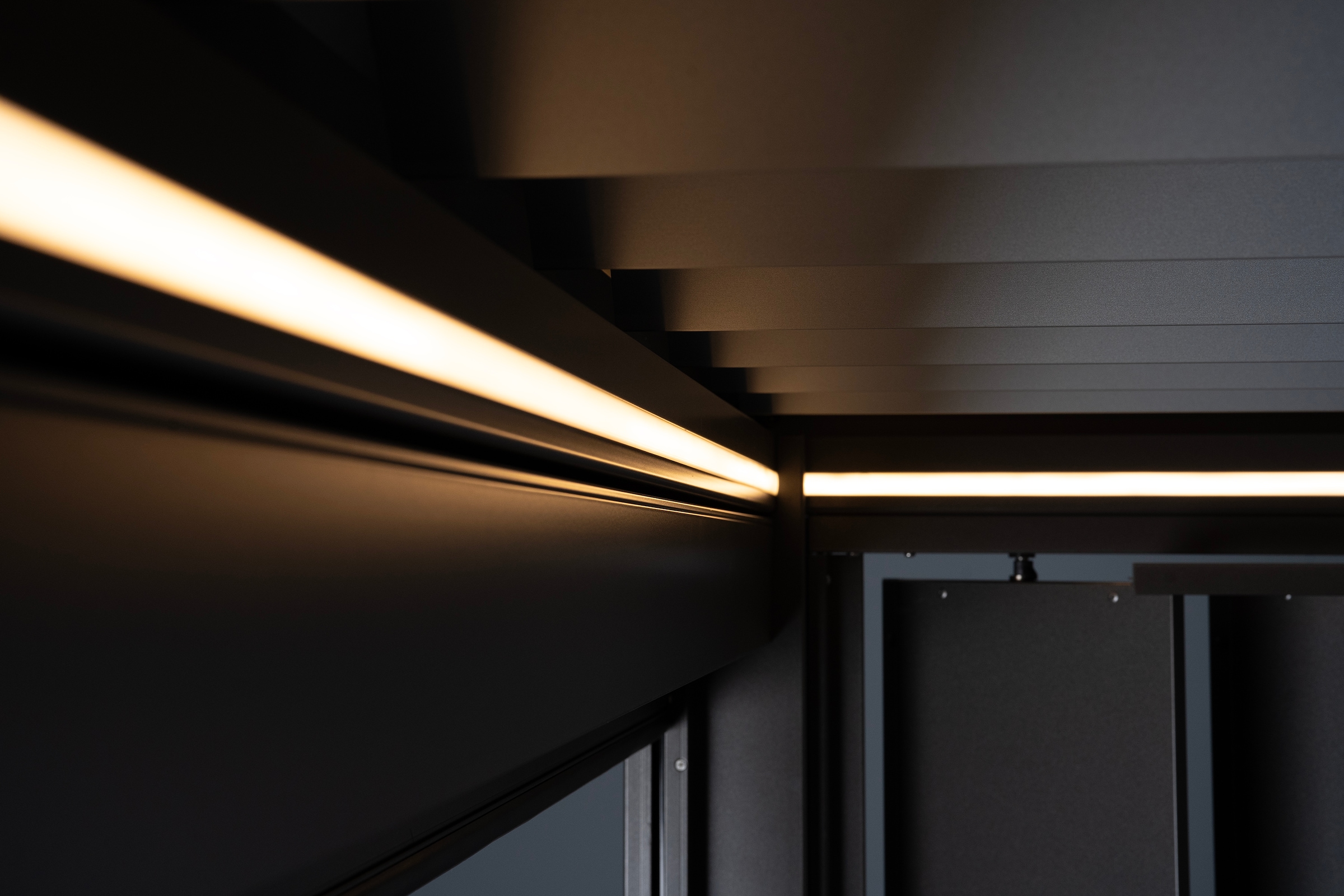 Biohort LED Lichtleiste »für Pergola Gr. 3,5x3,5 / 4x3,5 / 4,5x3 warmweiß« LED-Modul Warmweiß 4-seitig umlaufende, dimmbare Beleuchtung (3000 K und 900 lm/m)