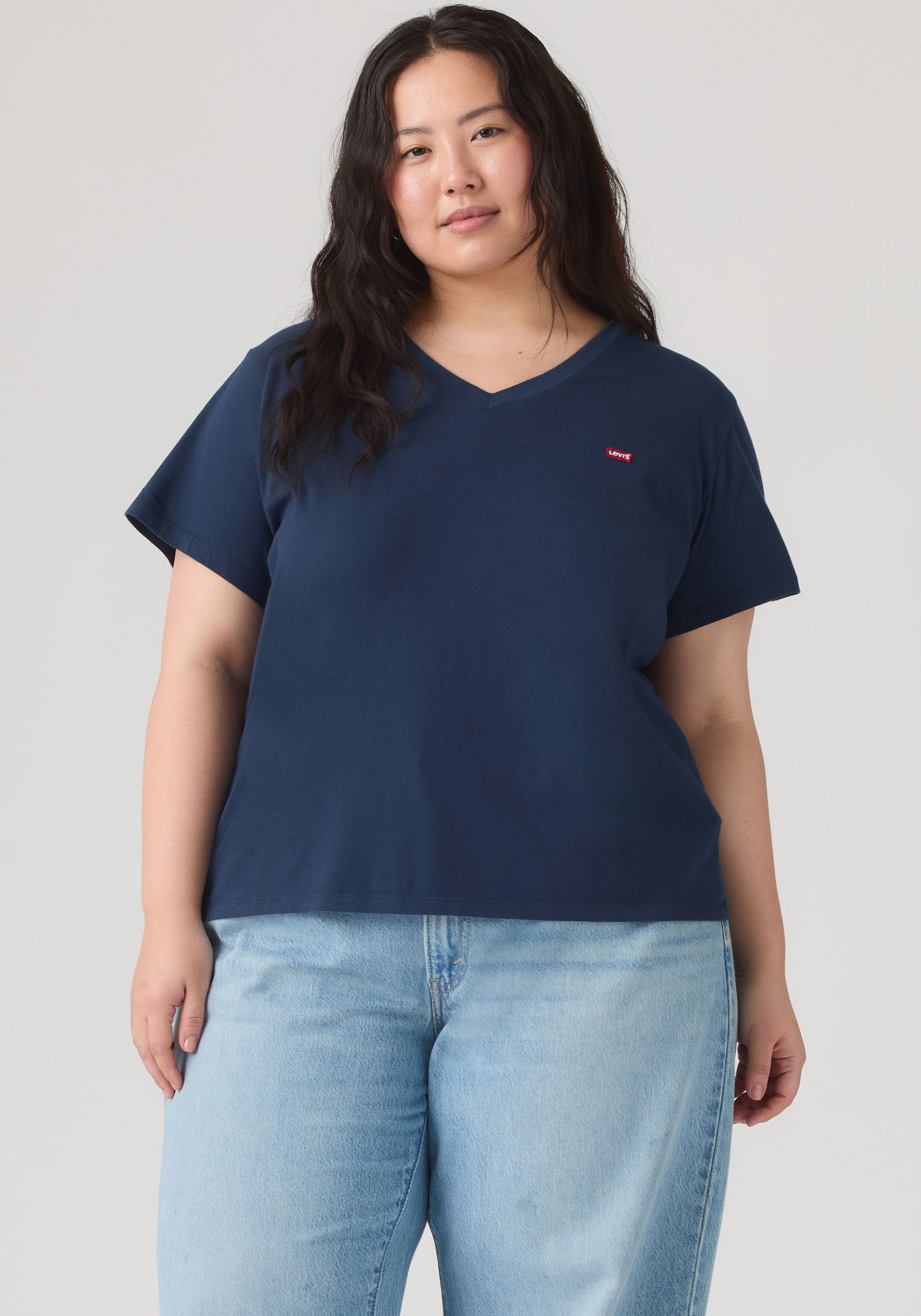 Levi's® Plus V-Shirt »V NECK TEE« Figurumspielende Passform