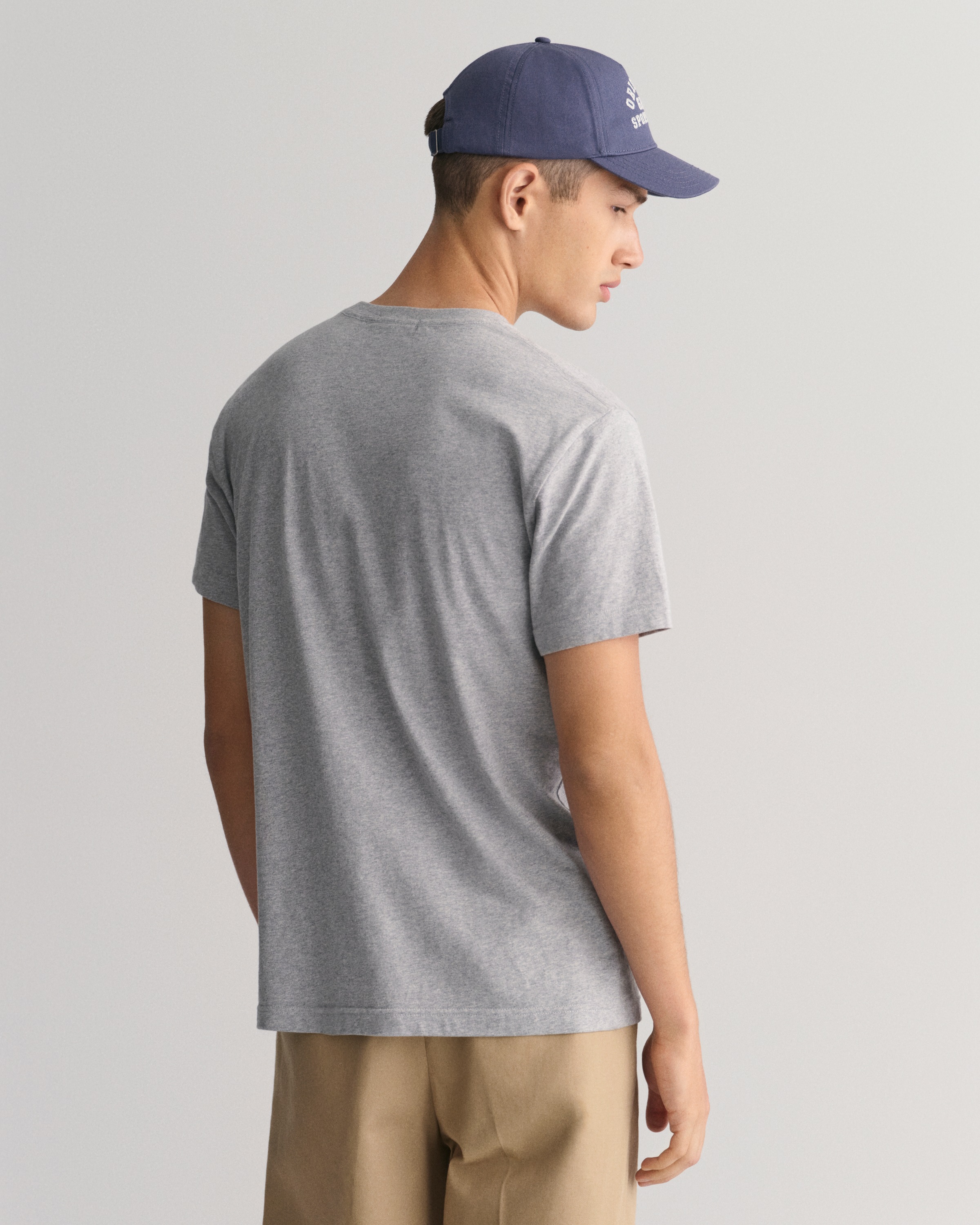 Gant T-Shirt »SLIM SHIELD SS T-SHIRT«, mit Logostickerei auf der Brust