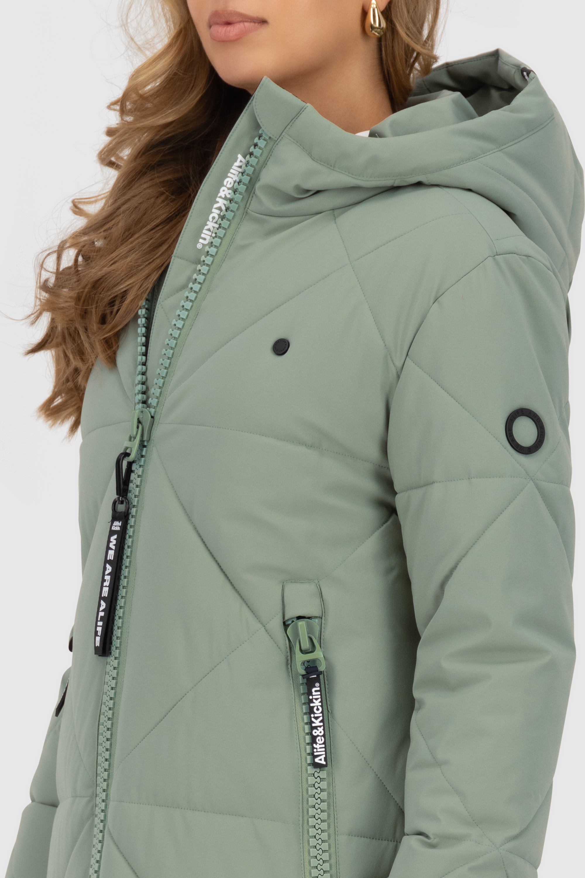 Alife & Kickin Winterjacke »Damen EnyaAK A«, Figurnah geschnittener Wintermantel mit 2-Wege Reißverschluss